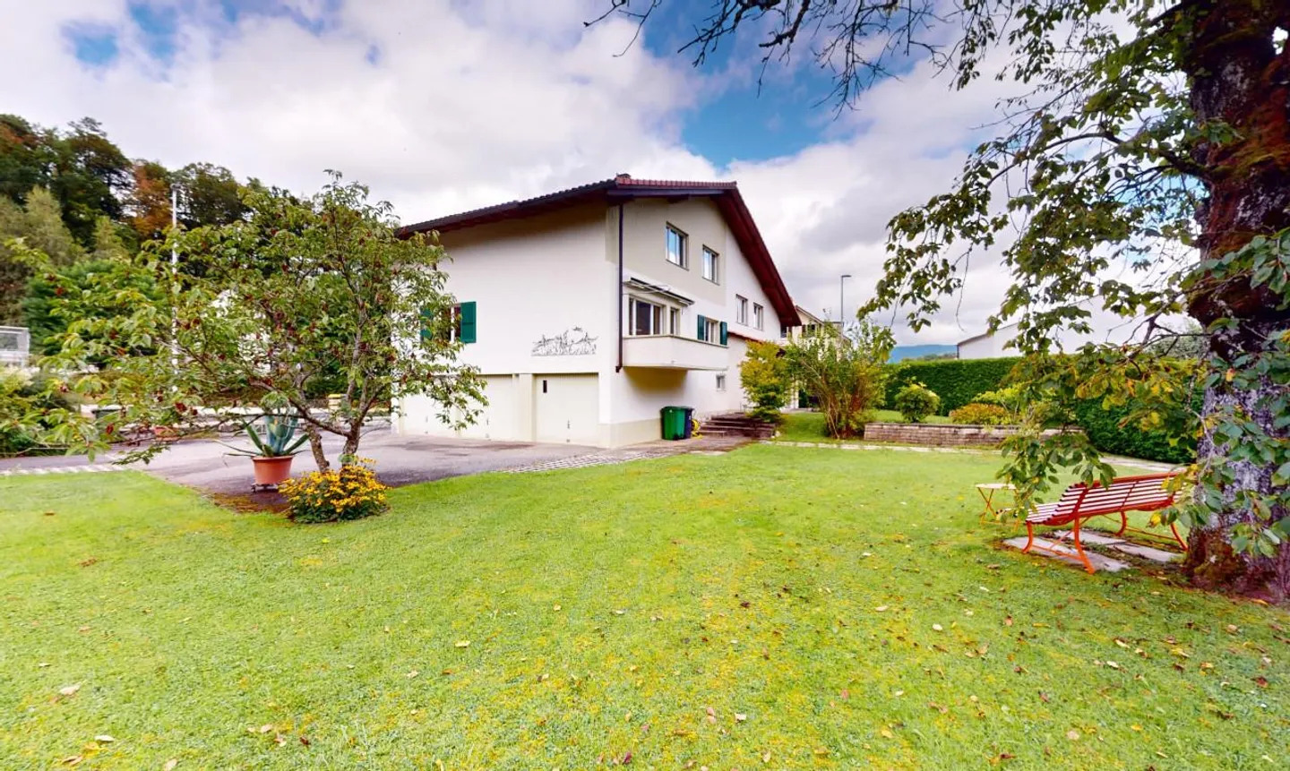 Large multi-family house with 2 duplexes and a large garden! - Photo 1 of 13