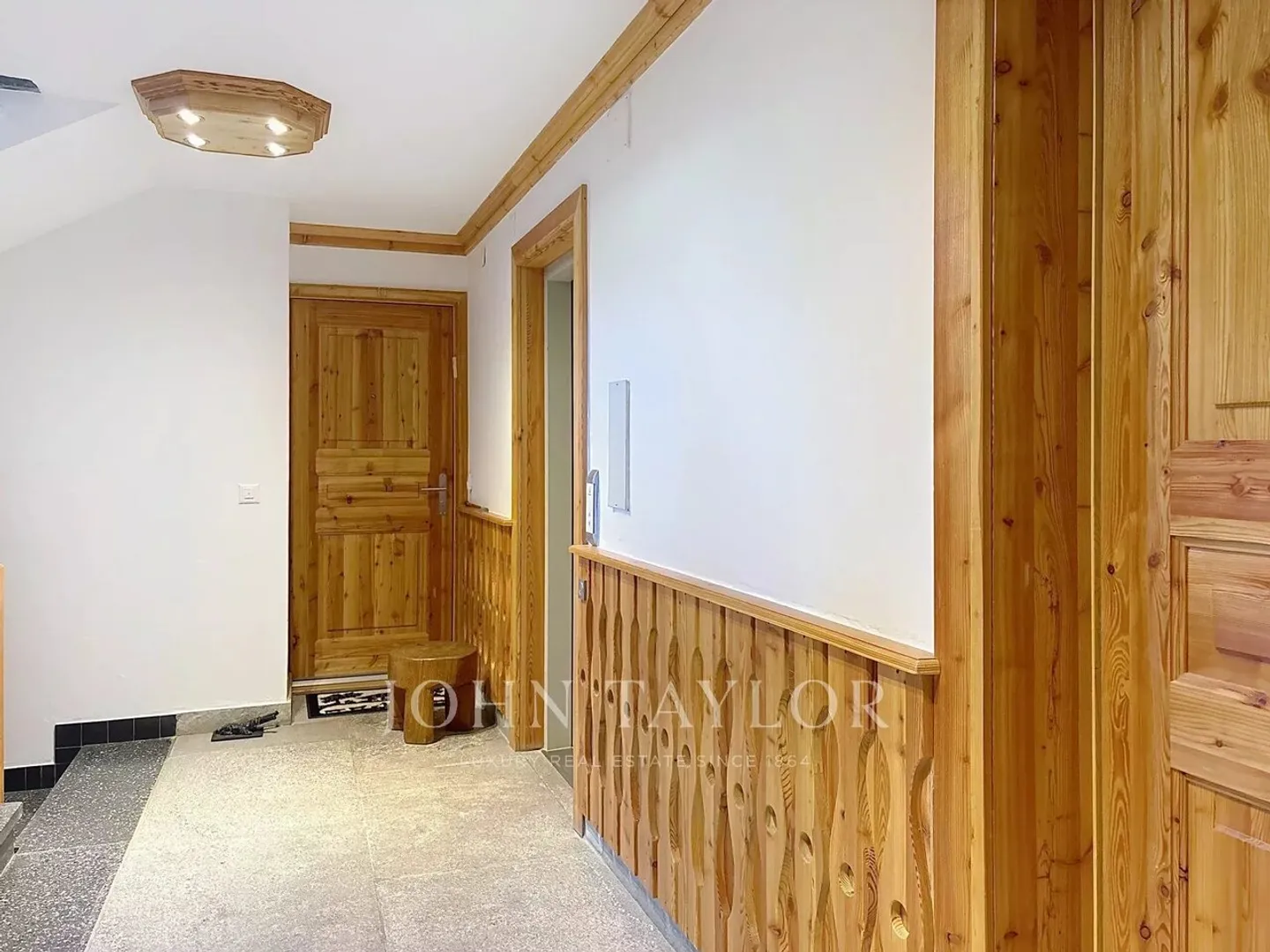 Crans-Montana centro, 4.5 stanze con accesso diretto alle piste, balcone sud e vista sulle Alpi - Foto 10 di 11