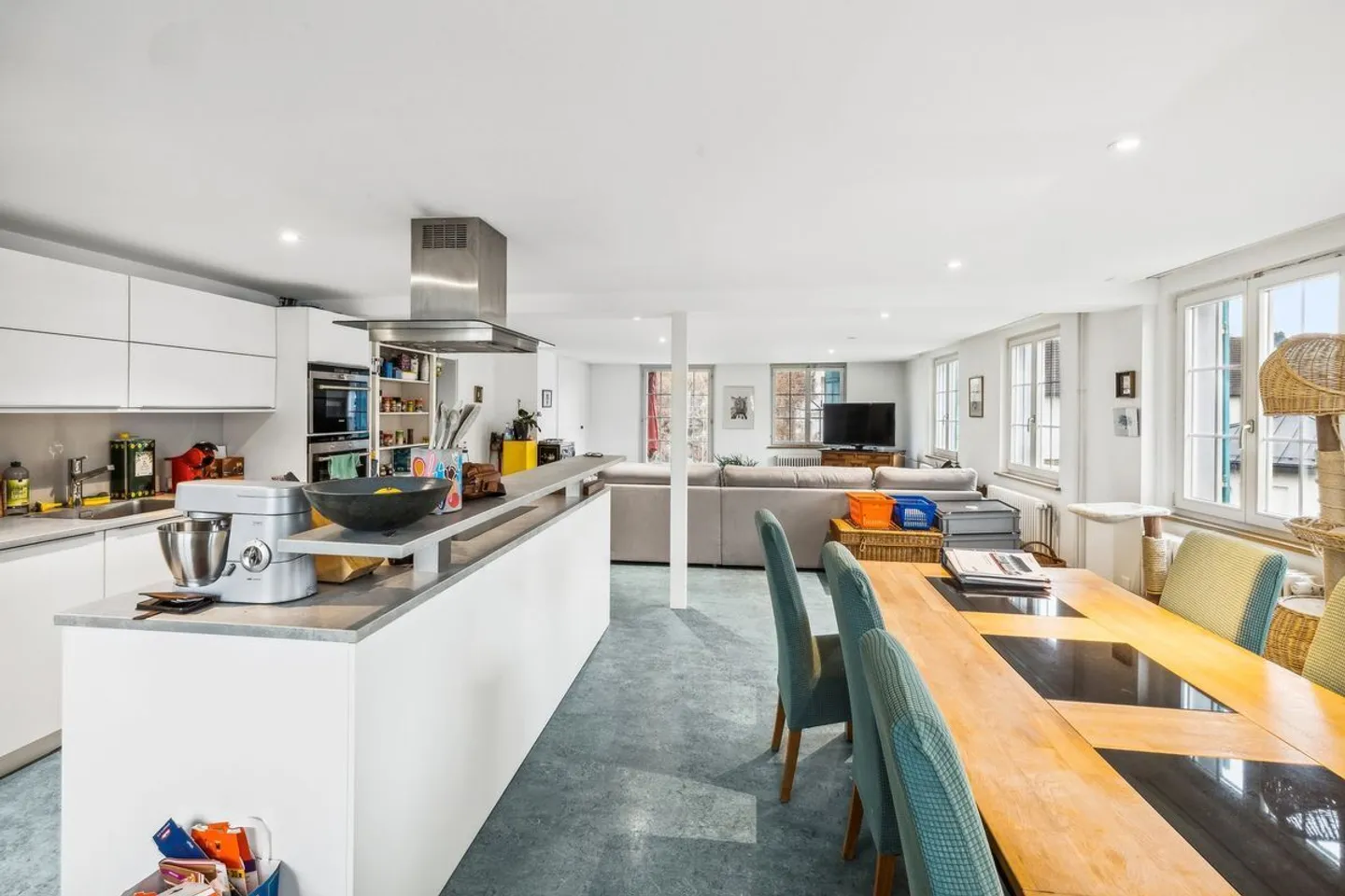 Family-Friendly Apartment with Large Balcony - Photo 2 of 6