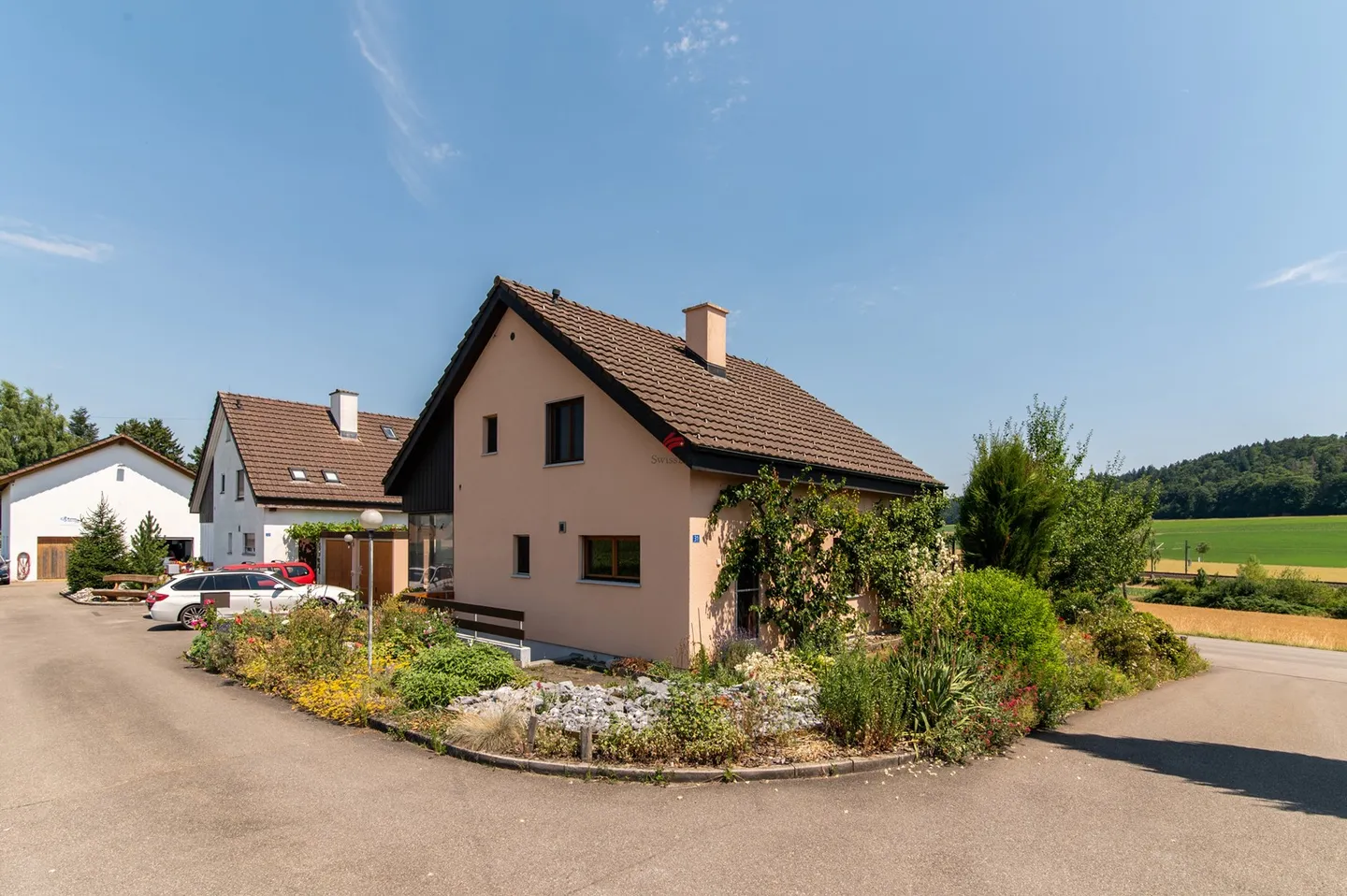 Single house for sale - Photo 1 of 13