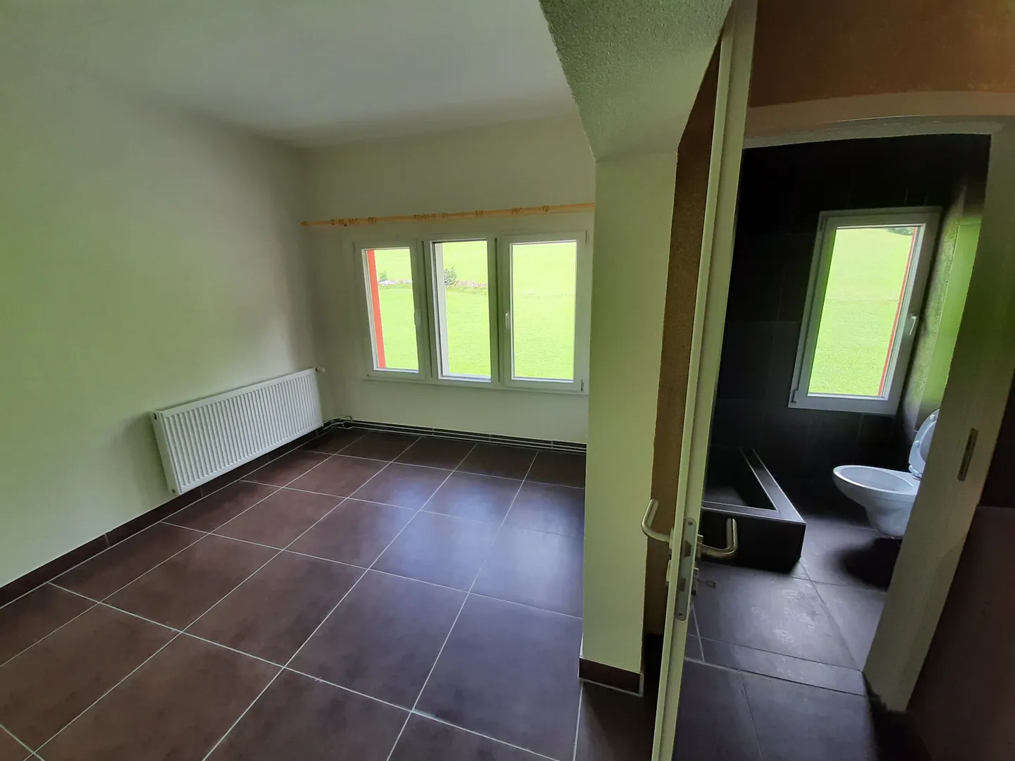 Charming 2-Room Apartment - Photo 3 of 7