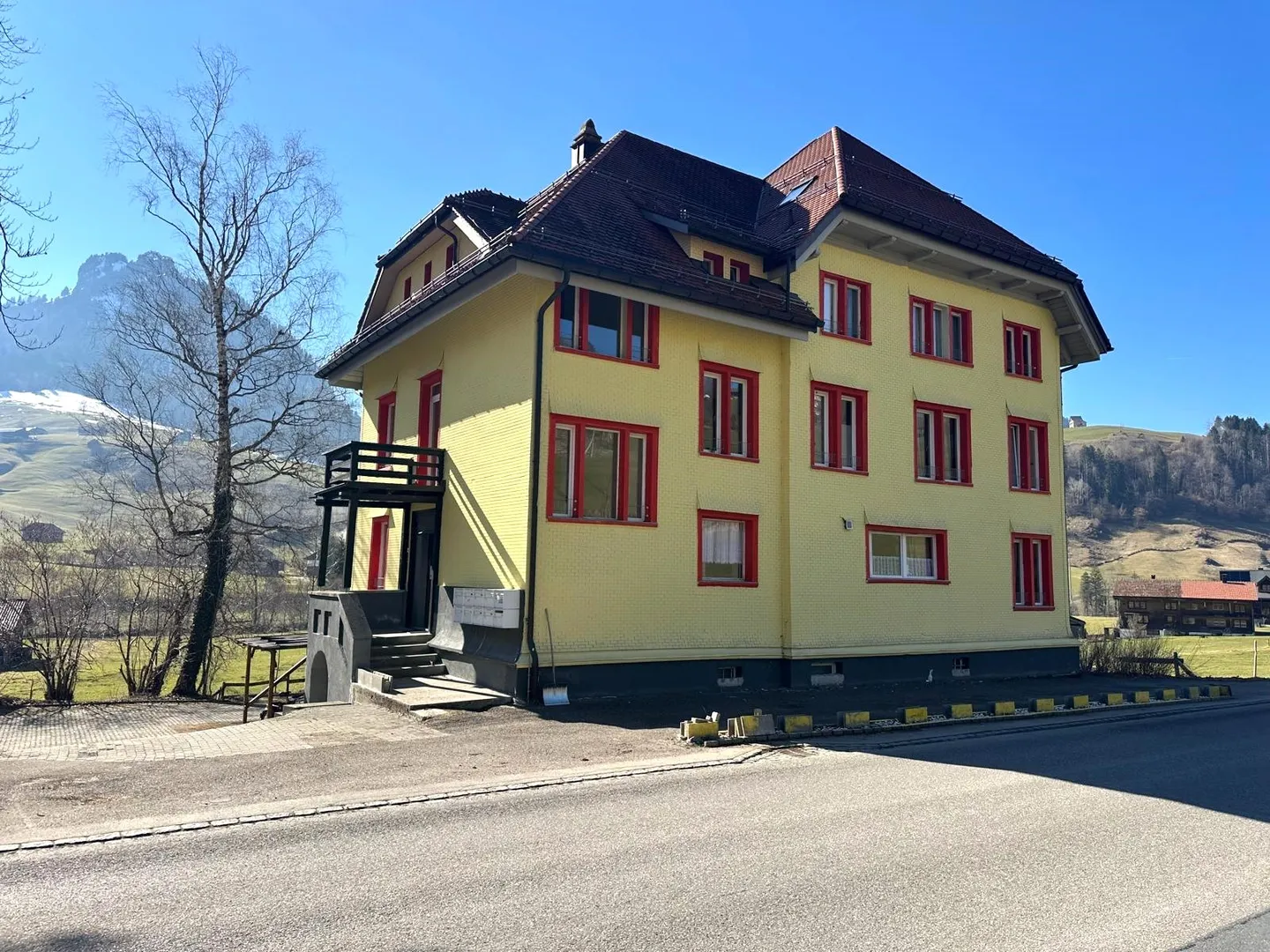 Charming 2-Room Apartment - Photo 1 of 7