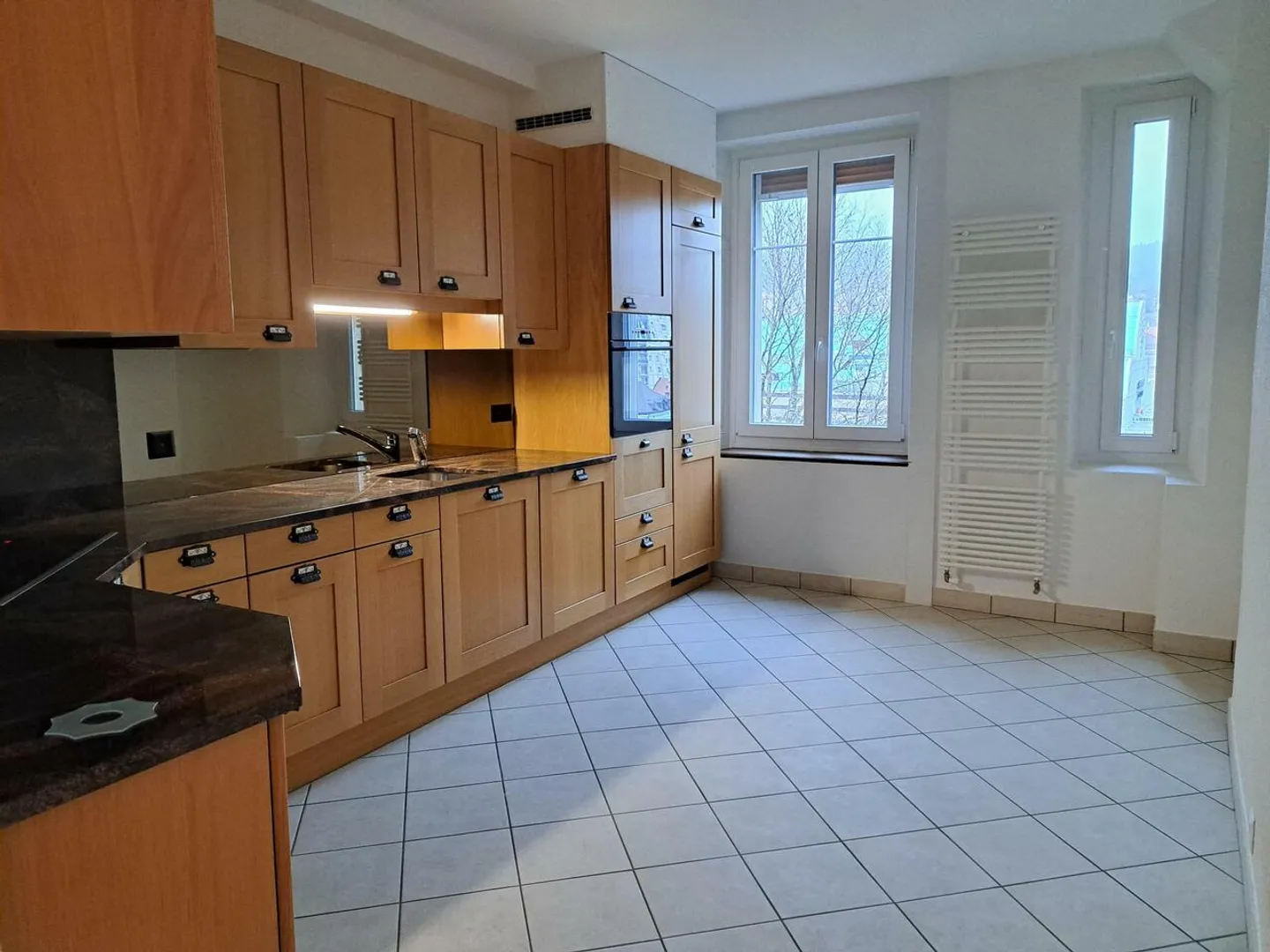 Jacob-Brandt 4 - Magnifico appartamento 5 p 160 m2 ristrutturato con fascino - Foto 2 di 18