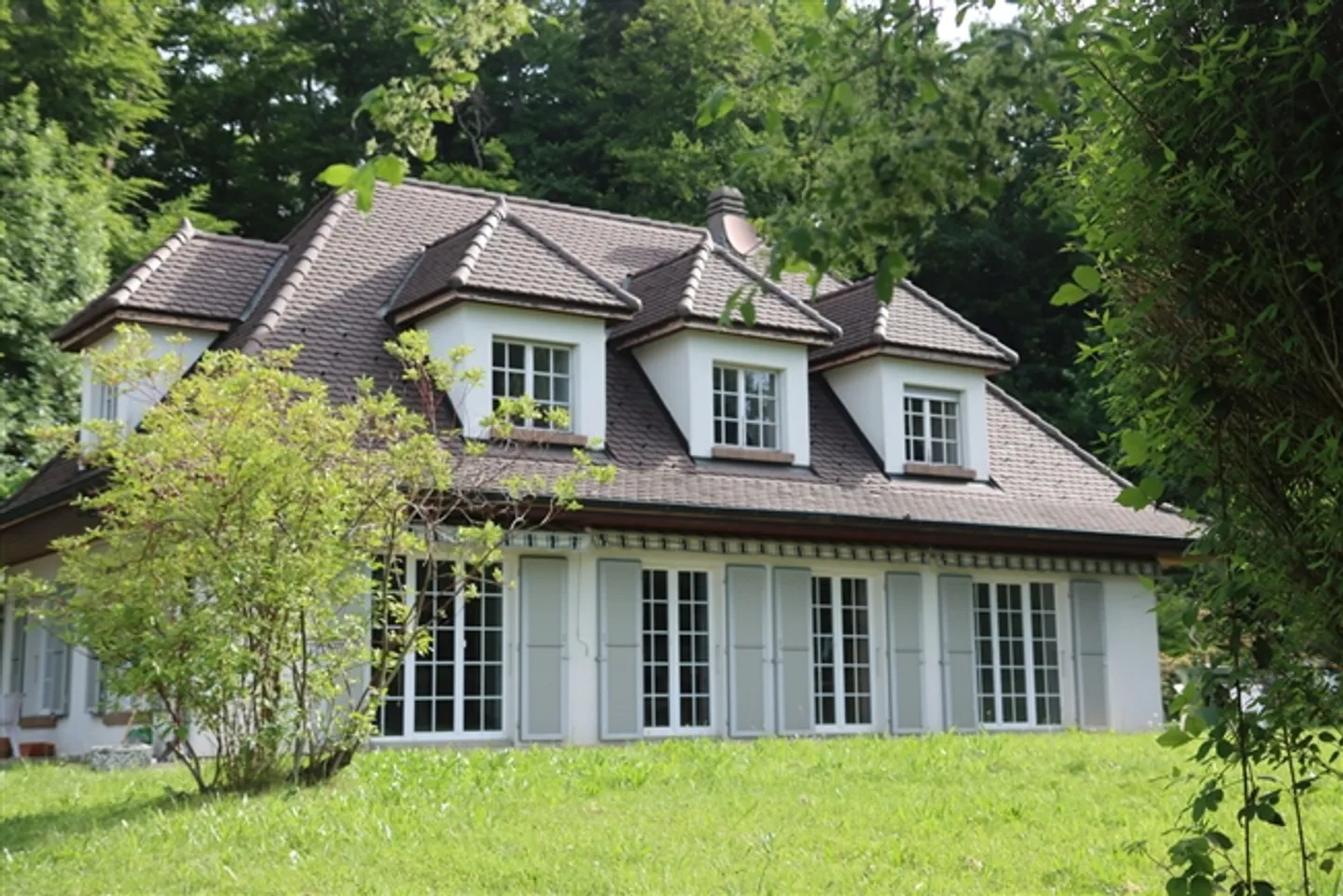 Proprietà elegante con 6,5 stanze
Terreno ~1188 m² - Foto 1 di 8