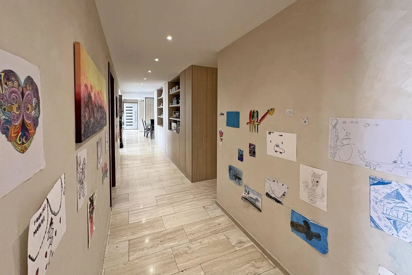 Dachgeschoss-Wohnung mit 4 Zimmern, Dachterrasse und Seeblick in Collina d'Oro - Foto 5 von 10