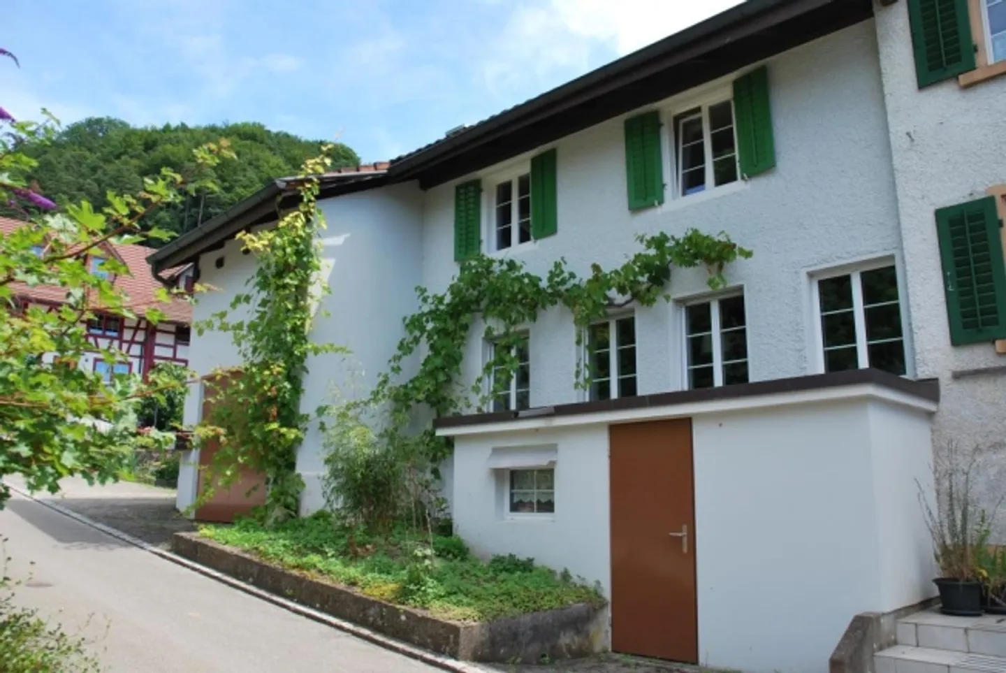 Ehemaliges 4.5 Zimmer Bauernhaus mit Potenzial für Ausbau - Foto 2 von 13
