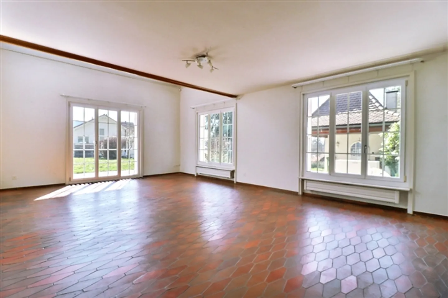 Proprietà elegante con 6,5 stanze
Terreno ~1188 m² - Foto 3 di 8