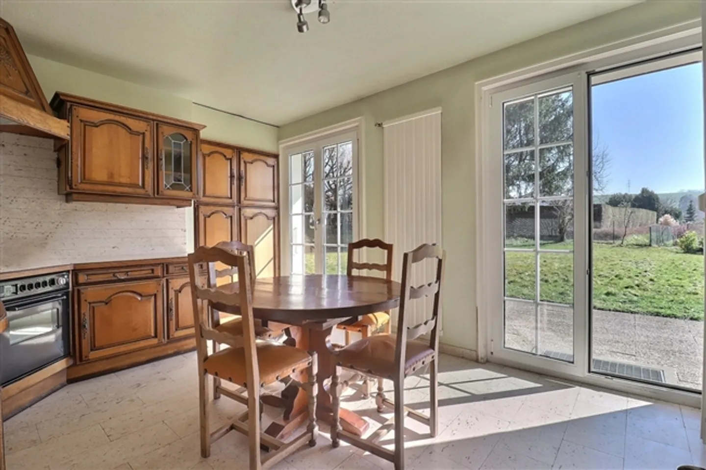 Proprietà elegante con 6,5 stanze
Terreno ~1188 m² - Foto 4 di 8