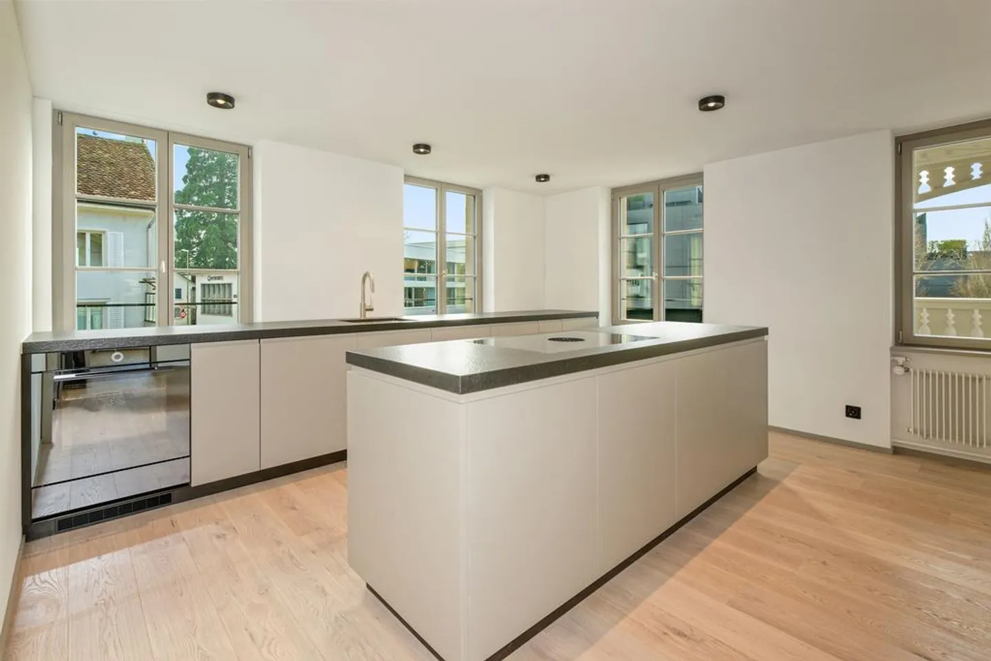 Stylish Living in the Heart of Erlenbach ZH - Photo 2 of 10