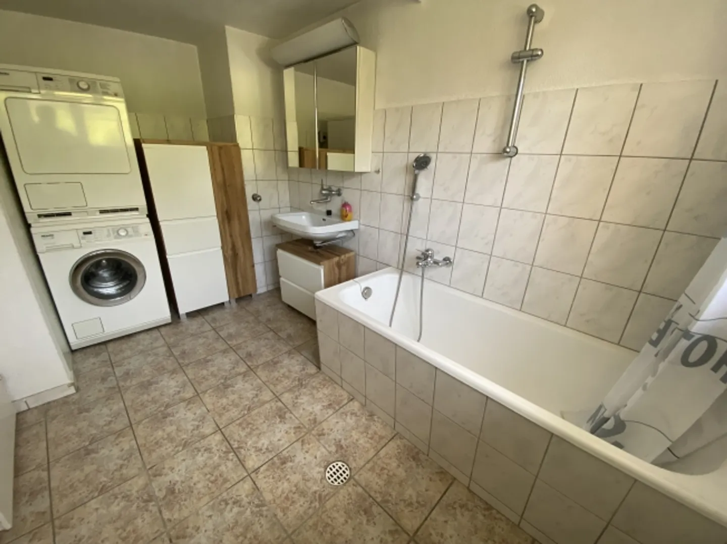 Ehemaliges 4.5 Zimmer Bauernhaus mit Potenzial für Ausbau - Foto 11 von 13