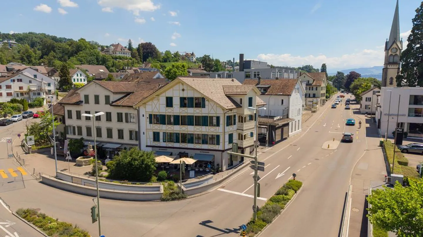 Stylish Living in the Heart of Erlenbach ZH - Photo 9 of 10