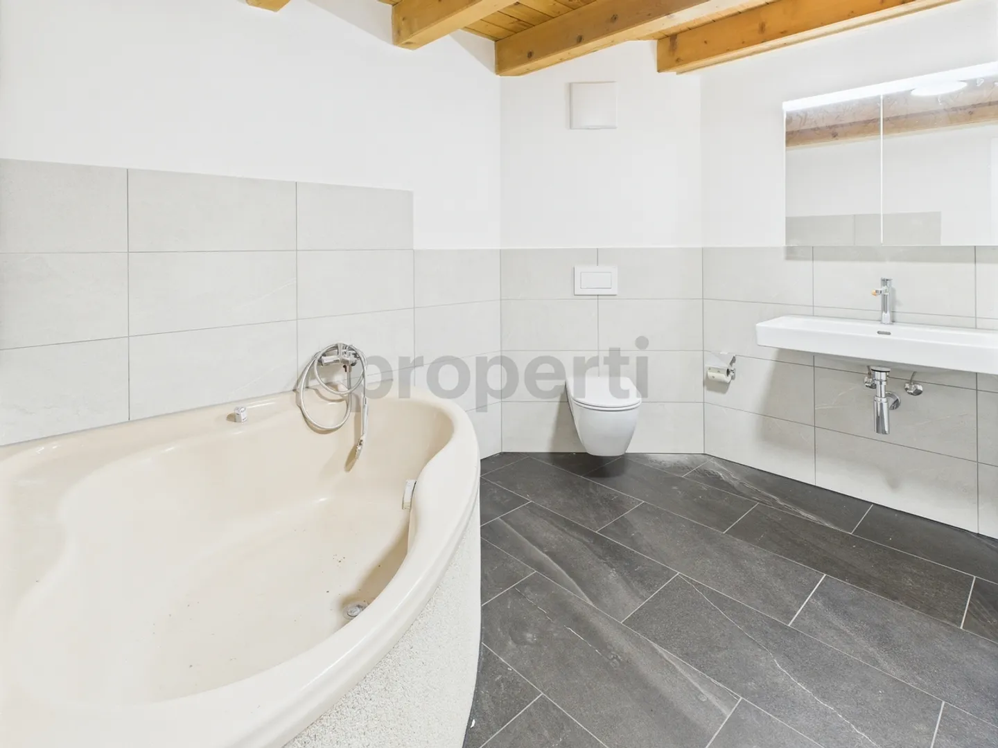 Charmantes Einfamilienhaus in Jens, Kanton BE - Foto 7 von 12