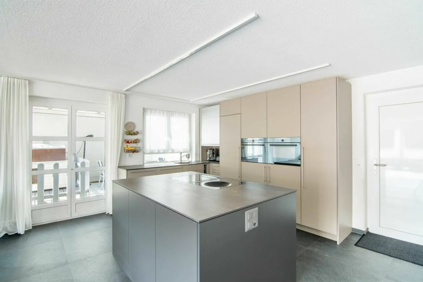 Modern Terrace House in Stettlen - Photo 4 of 26