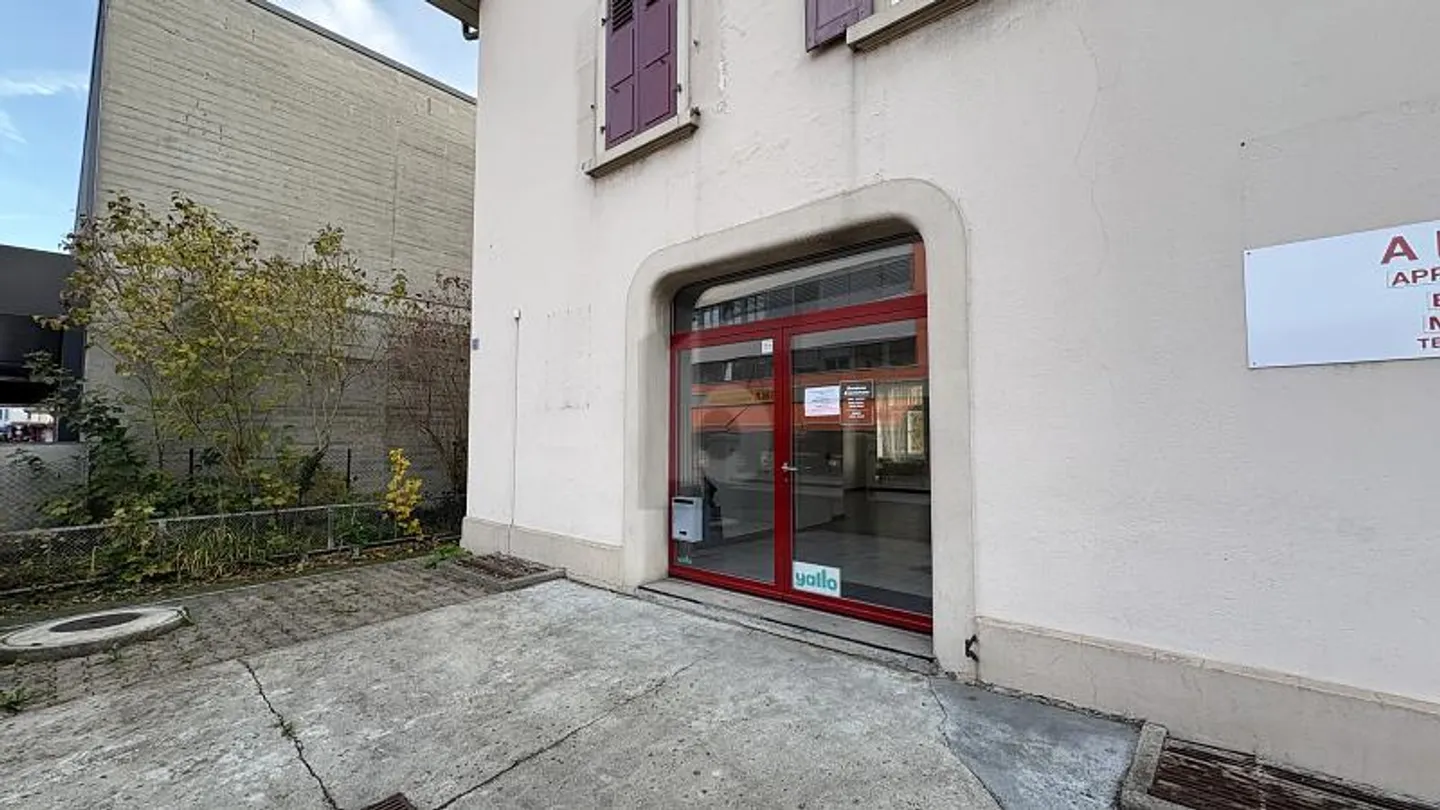 Espace Commercial Spacieux en Ville - Photo 1 sur 6