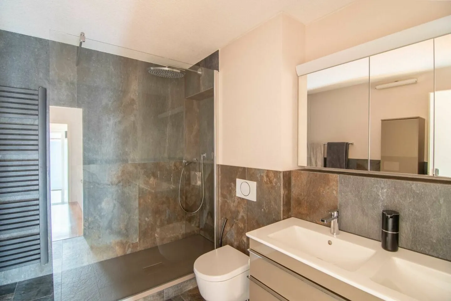 Modern Terrace House in Stettlen - Photo 13 of 26