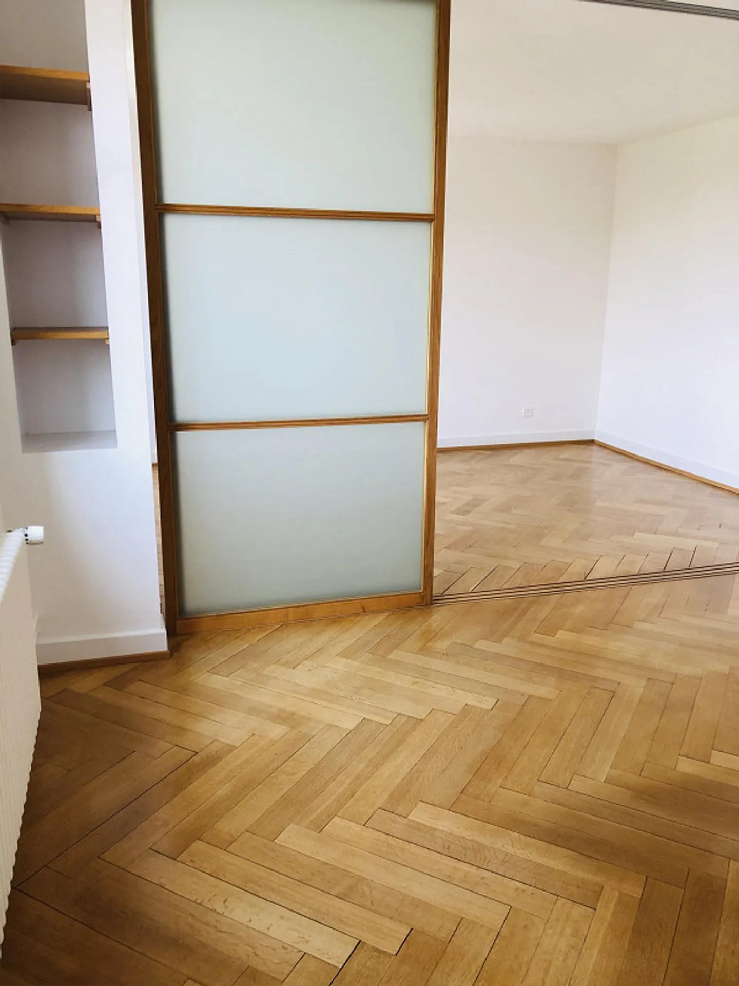 Old building apartment with herringbone parquet (to ownership standard) - Photo 13 of 15