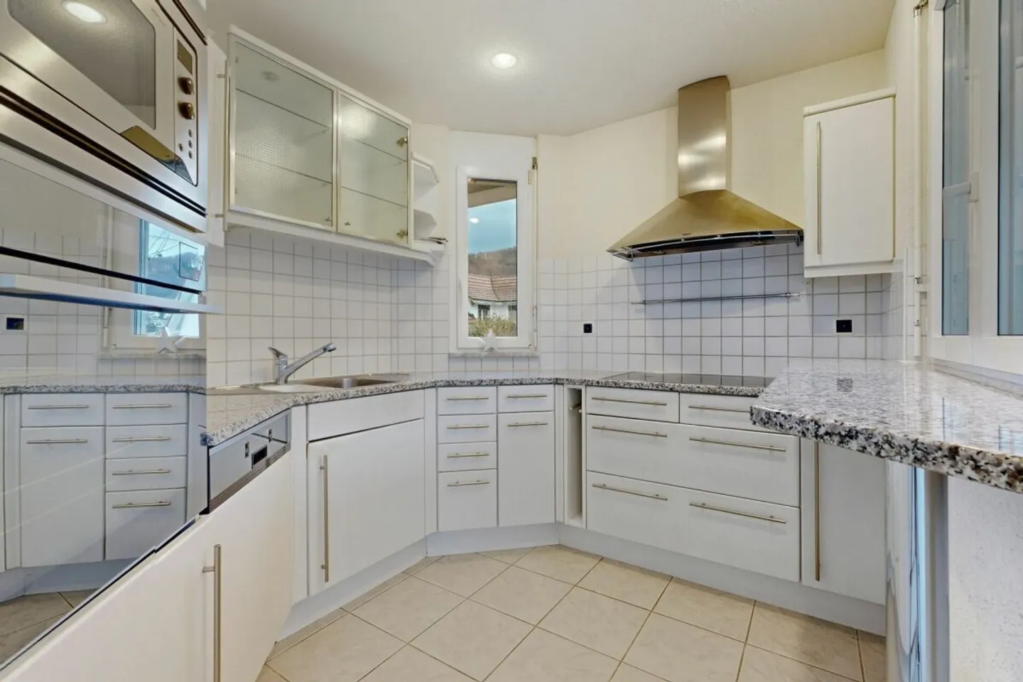 Well-maintained single-family house in a wonderful location - Photo 3 of 16