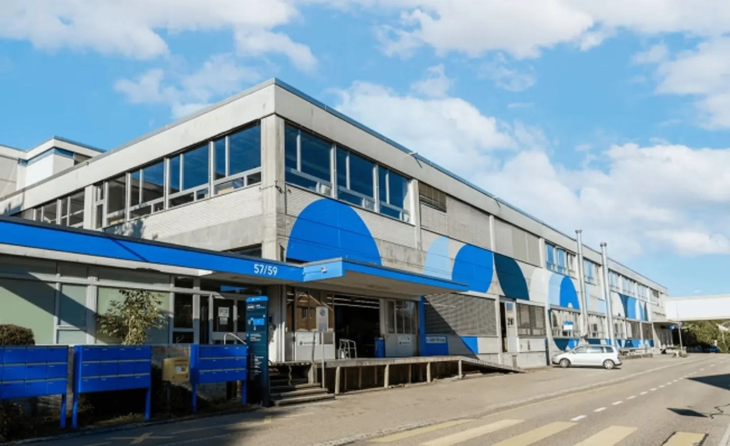 Spacious storage area with 4.6 m ceiling height - approx. 400 m2 in Hombrechtikon - Photo 2 of 6