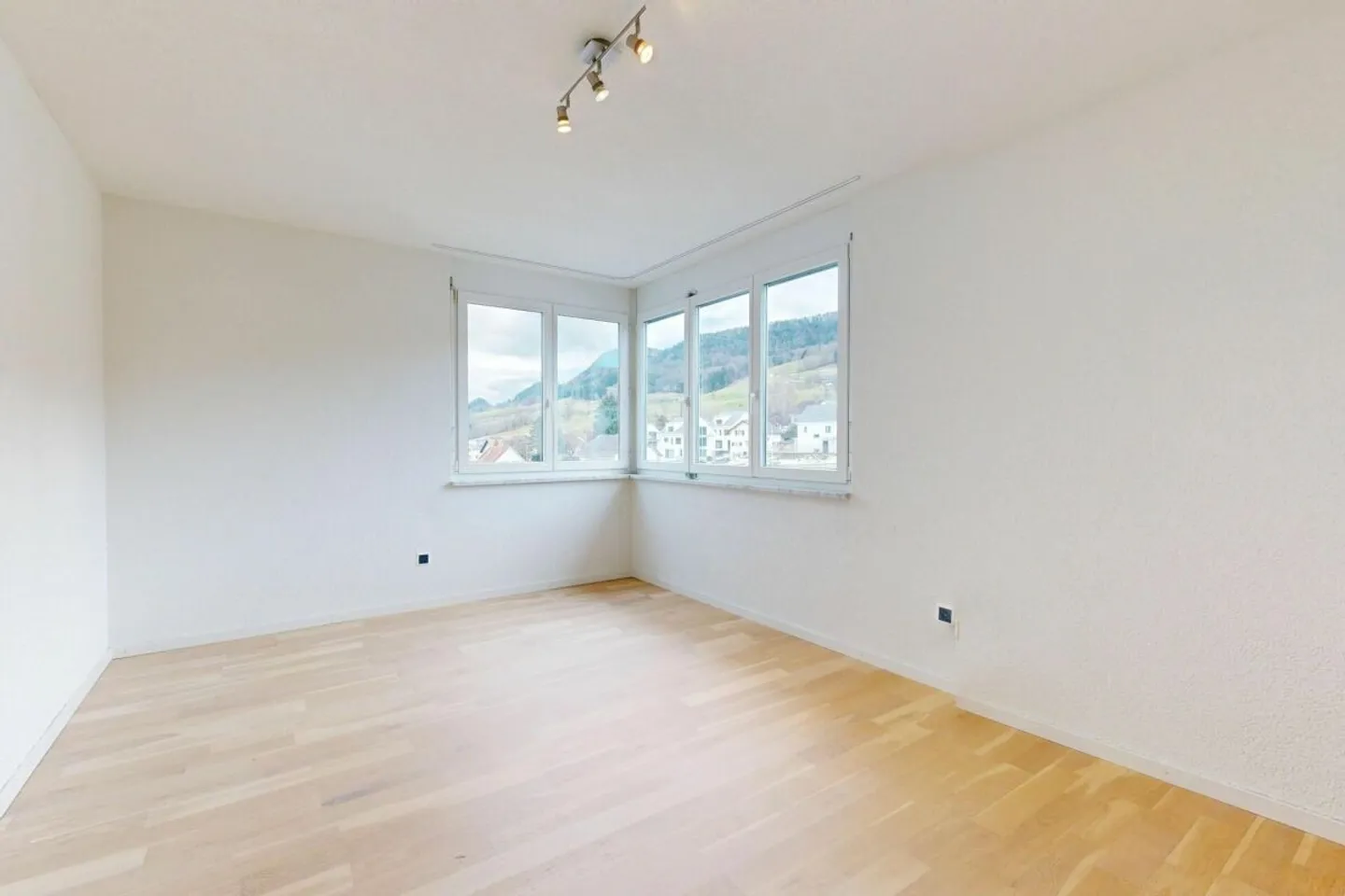 Well-maintained single-family house in a wonderful location - Photo 6 of 16