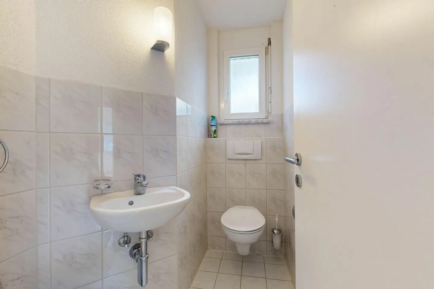 Well-maintained single-family house in a wonderful location - Photo 7 of 16