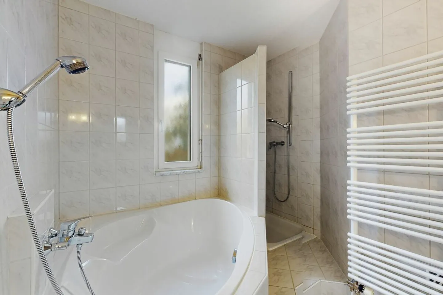 Well-maintained single-family house in a wonderful location - Photo 8 of 16