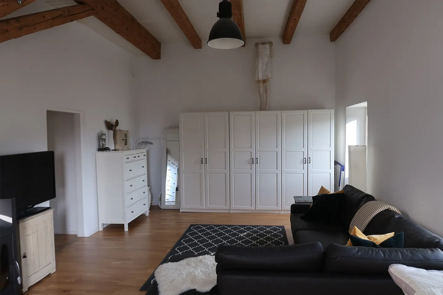 Charmante Appartement en Dernier Étage dans un Bâtiment Historique - Photo 2 sur 6