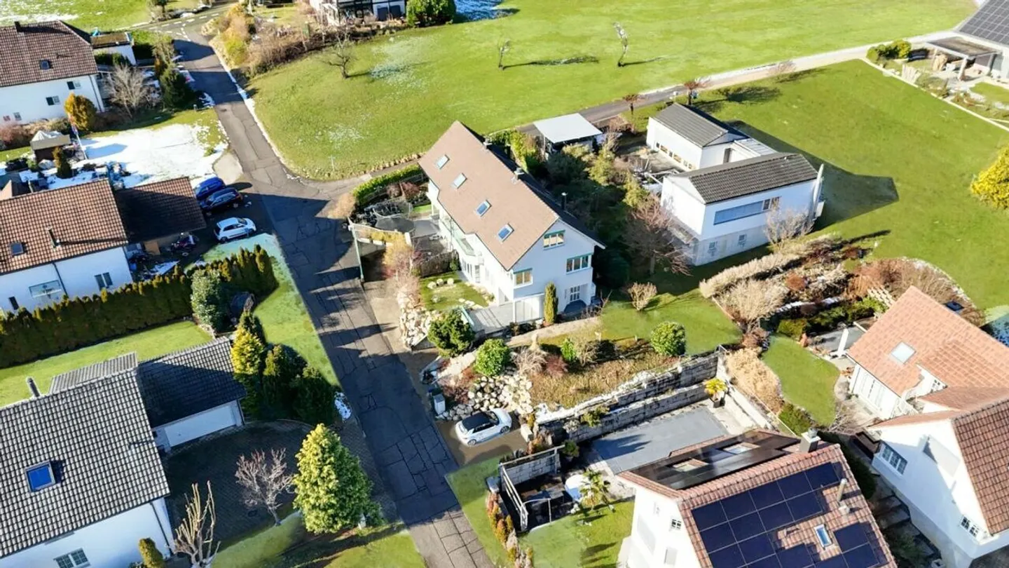 Well-maintained single-family house in a wonderful location - Photo 14 of 16