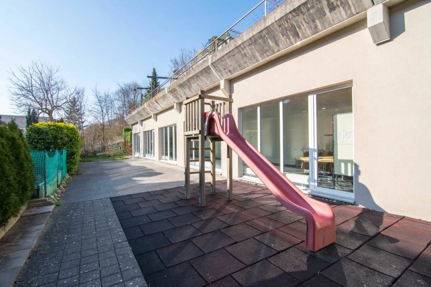 Modern Terrace House in Stettlen - Photo 23 of 26