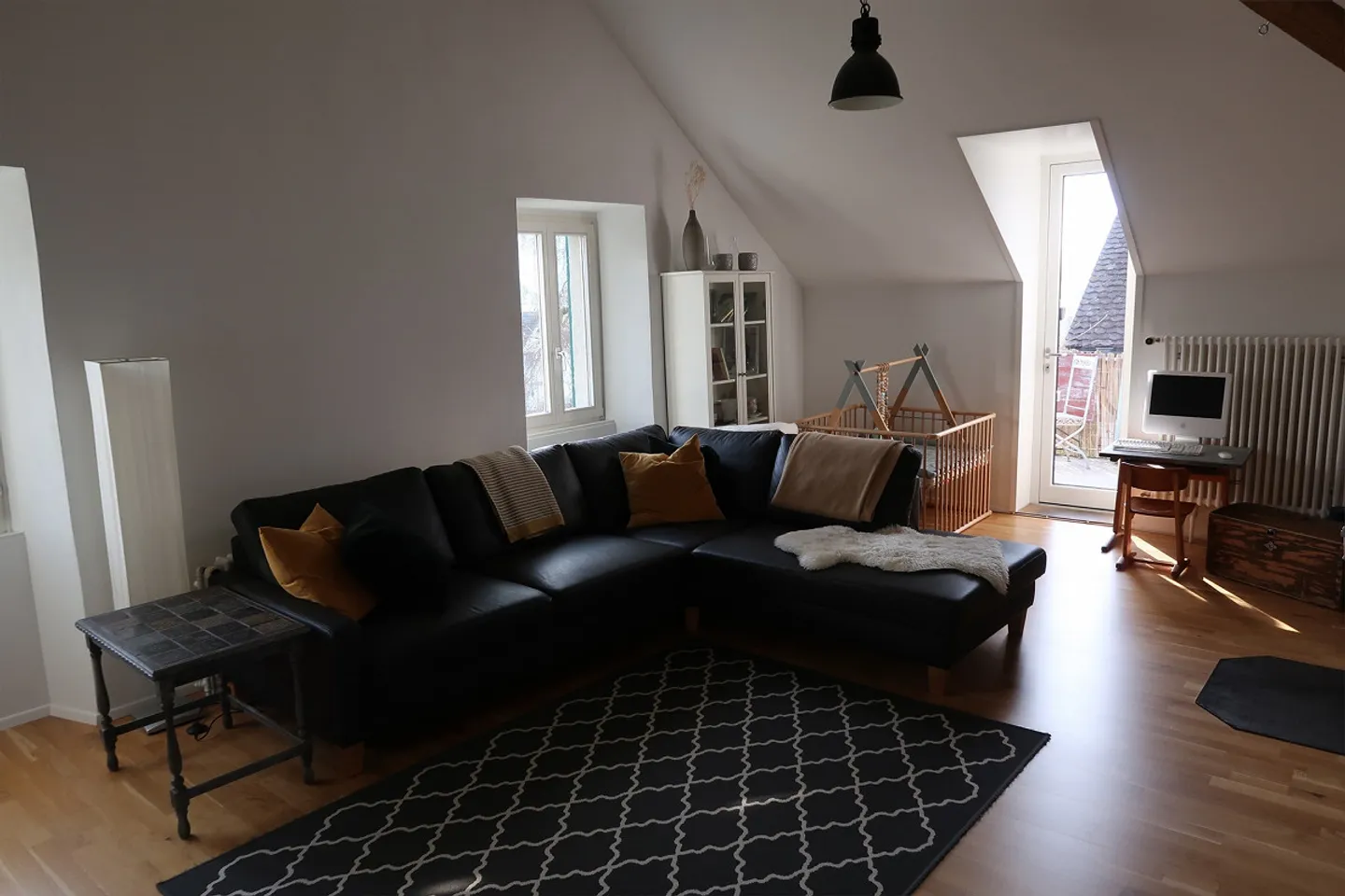 Charmante Appartement en Dernier Étage dans un Bâtiment Historique - Photo 1 sur 6