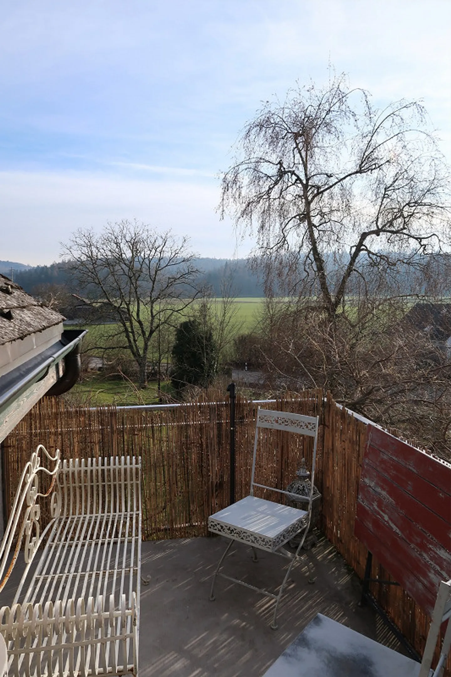 Charmante Appartement en Dernier Étage dans un Bâtiment Historique - Photo 3 sur 6
