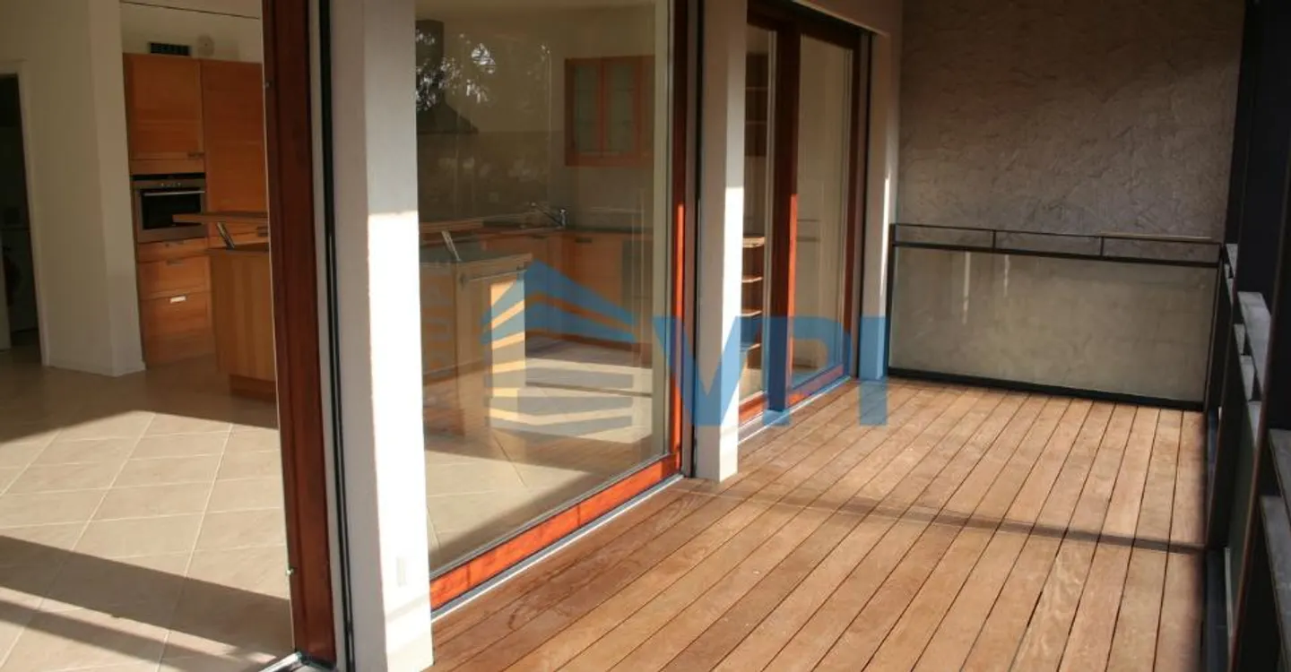 Luxurious 6-room apartment in Bernex - Photo 4 of 11