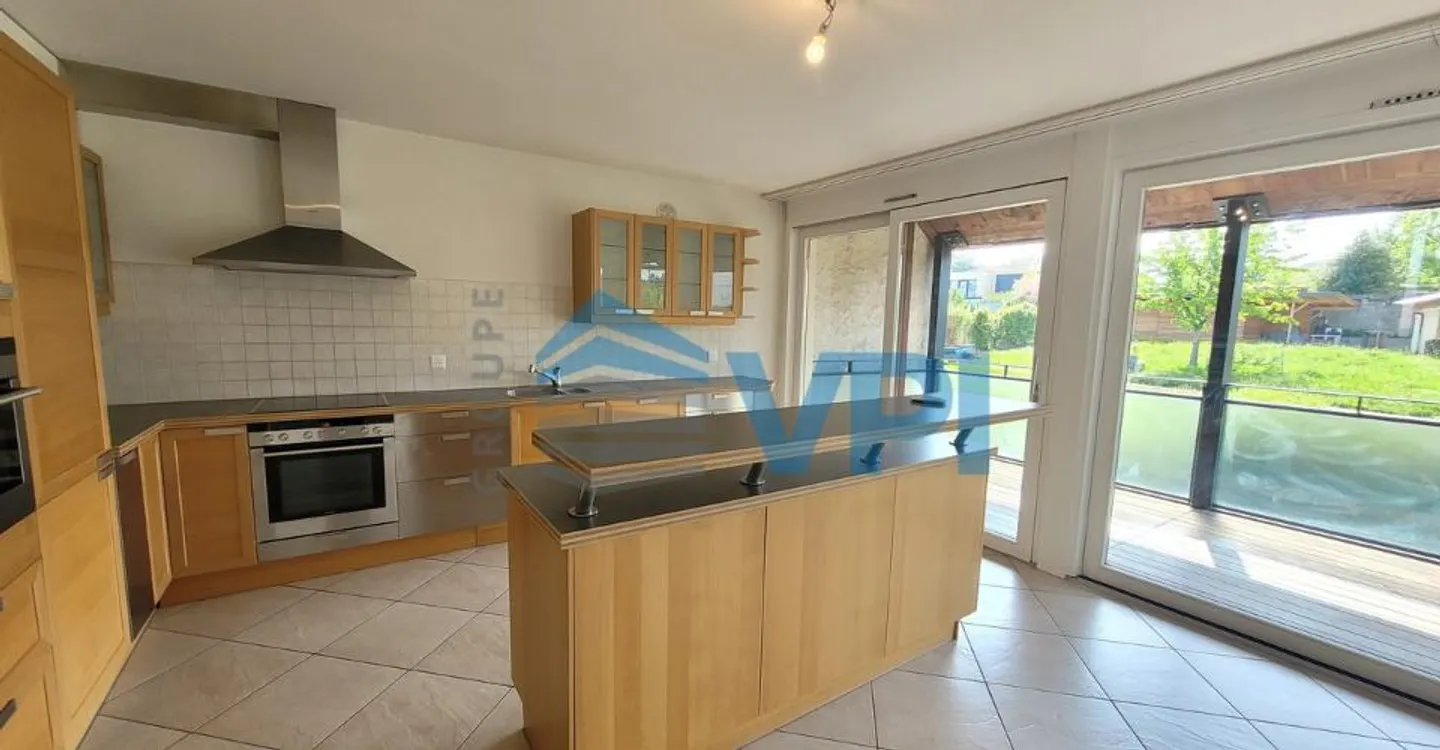 Luxurious 6-room apartment in Bernex - Photo 5 of 11