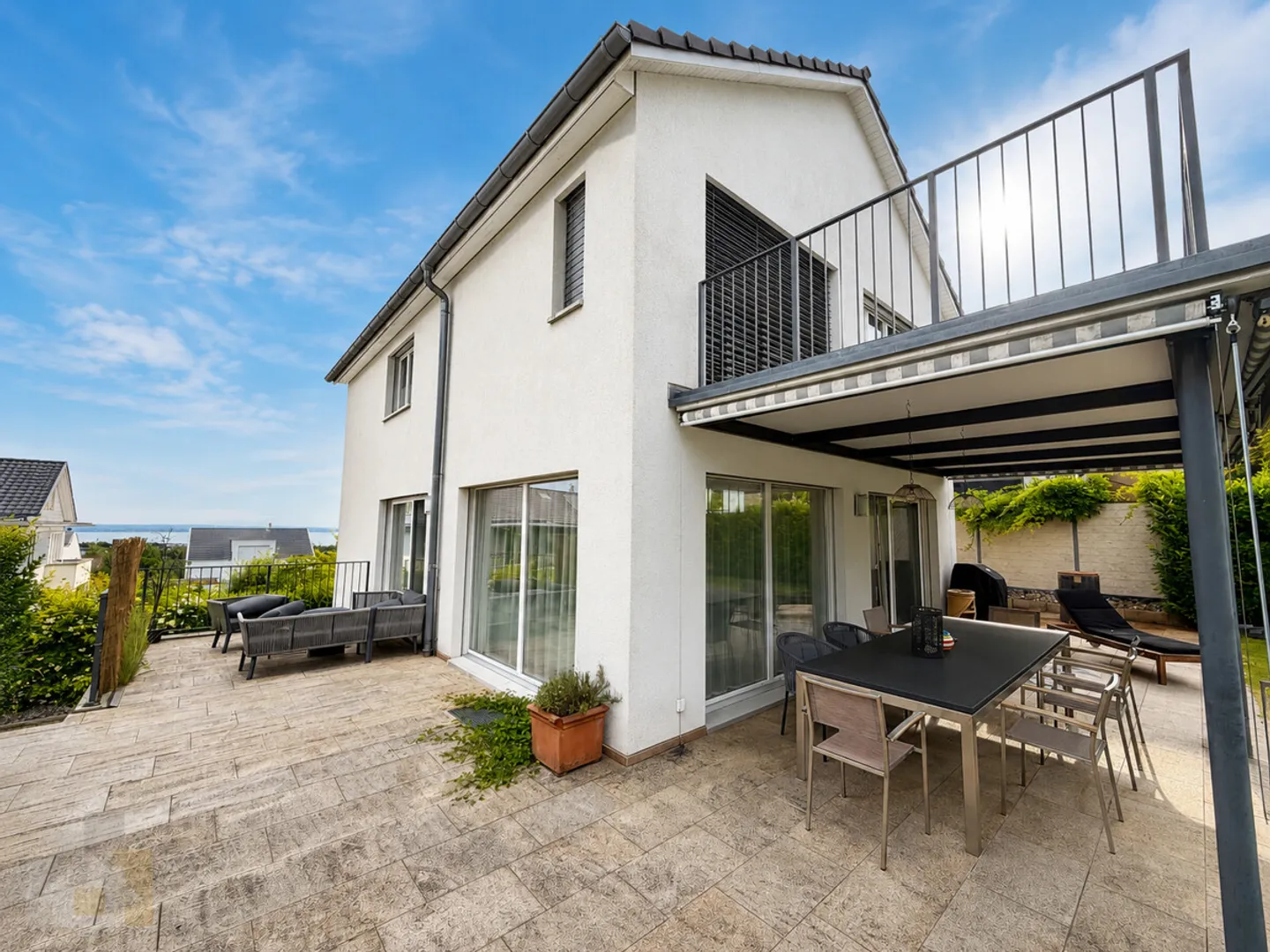 MODERN, FREE-STANDING WITH LAKE VIEW & HEATED POOL - Photo 4 of 21