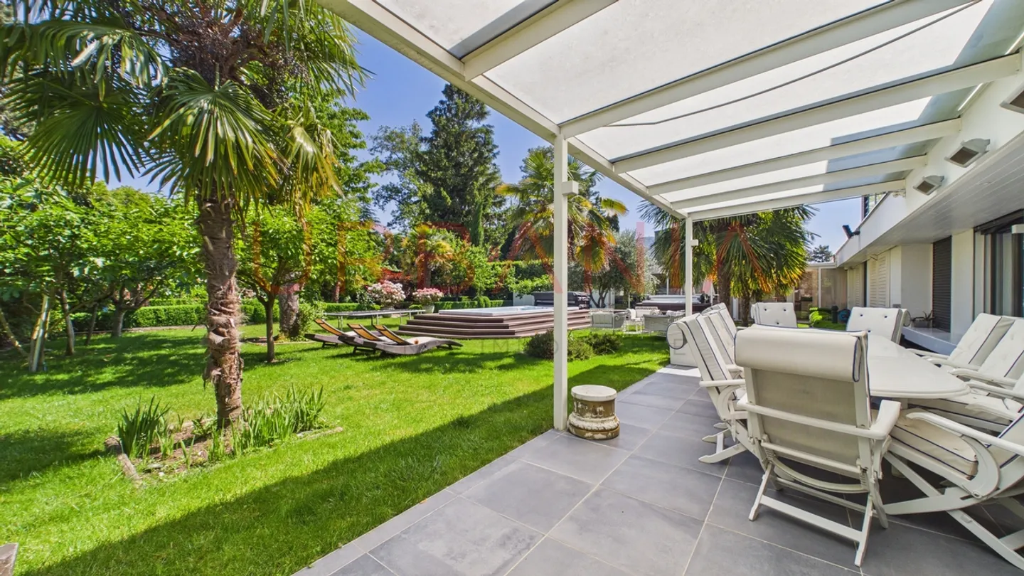 Renovated family villa with pool and large grounds - Photo 5 of 12