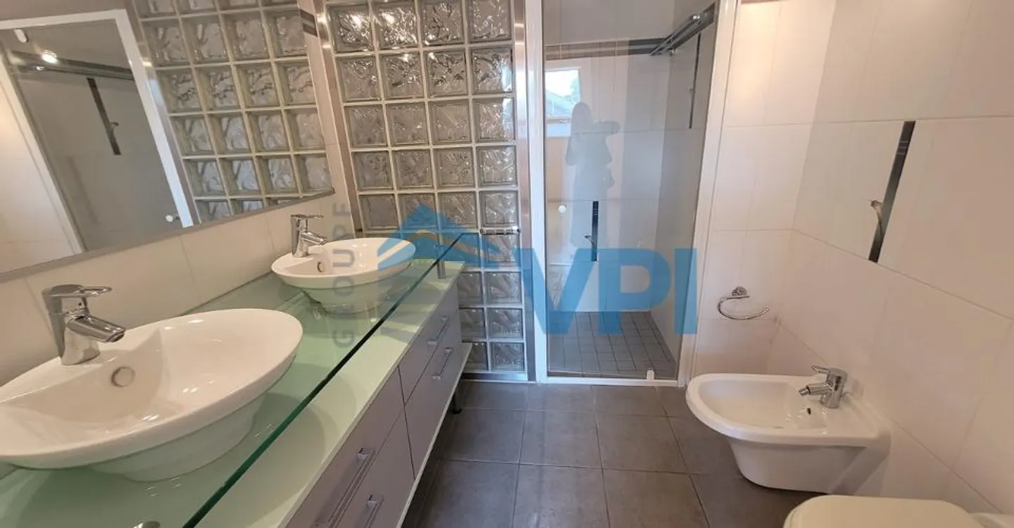 Luxurious 6-room apartment in Bernex - Photo 10 of 11