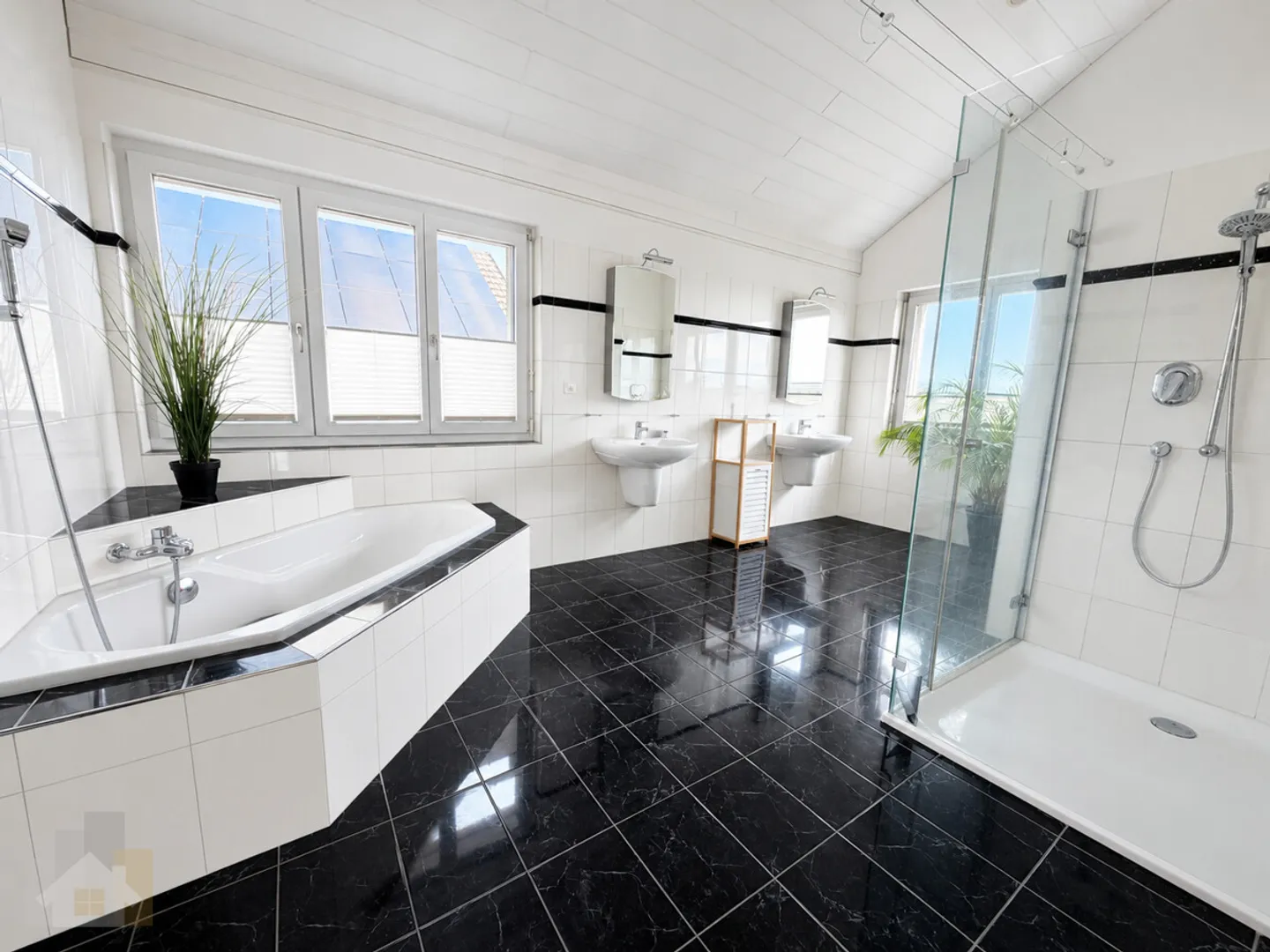 MODERN, FREE-STANDING WITH LAKE VIEW & HEATED POOL - Photo 14 of 21