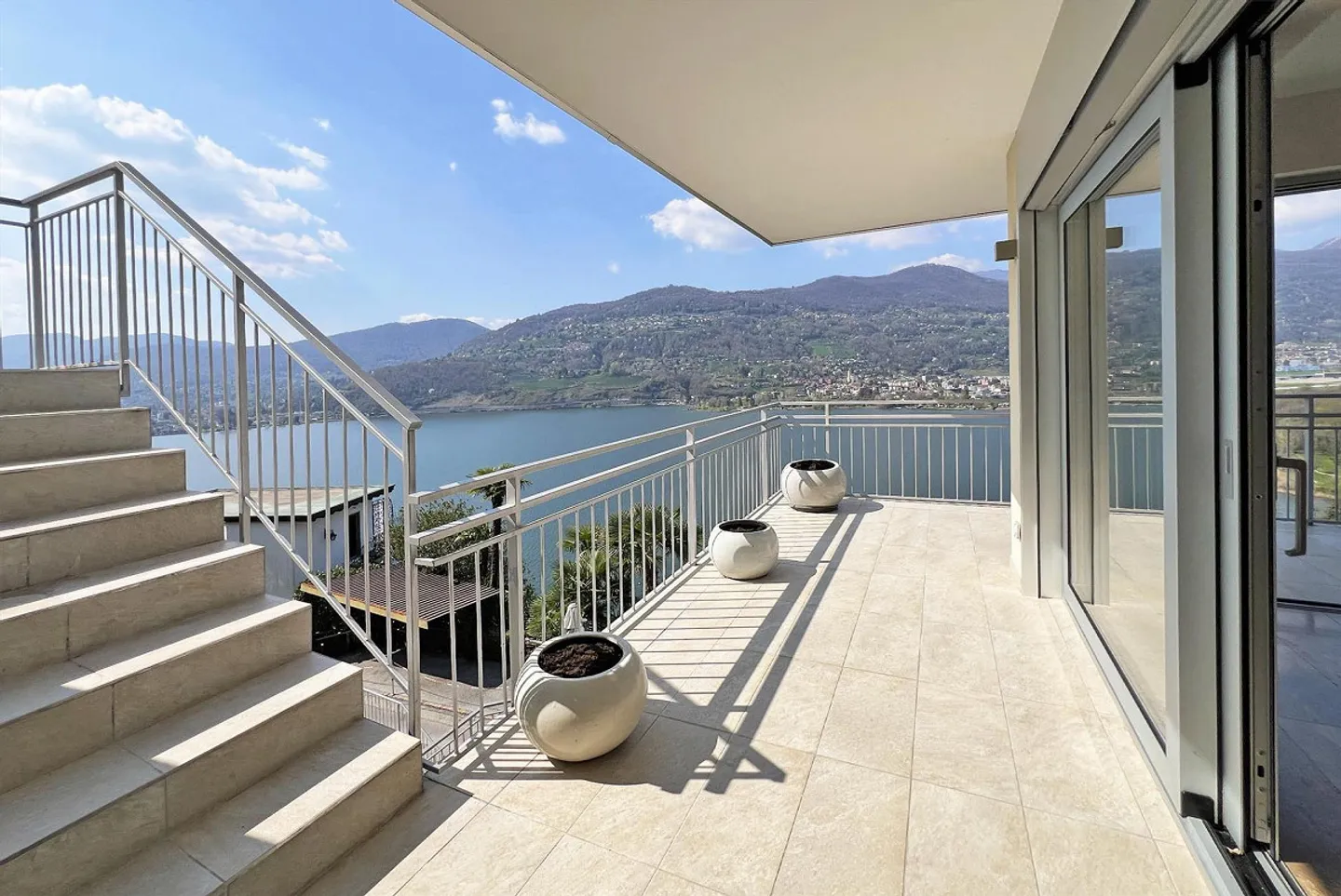 Dachgeschoss-Wohnung mit 4 Zimmern, Dachterrasse und Seeblick in Collina d'Oro - Foto 10 von 10