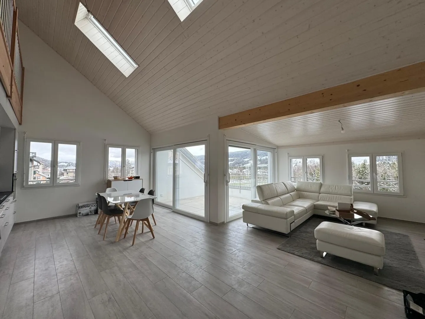 Magnificent penthouse with superb view, large mezzanine and nearby transport - Photo 2 of 13
