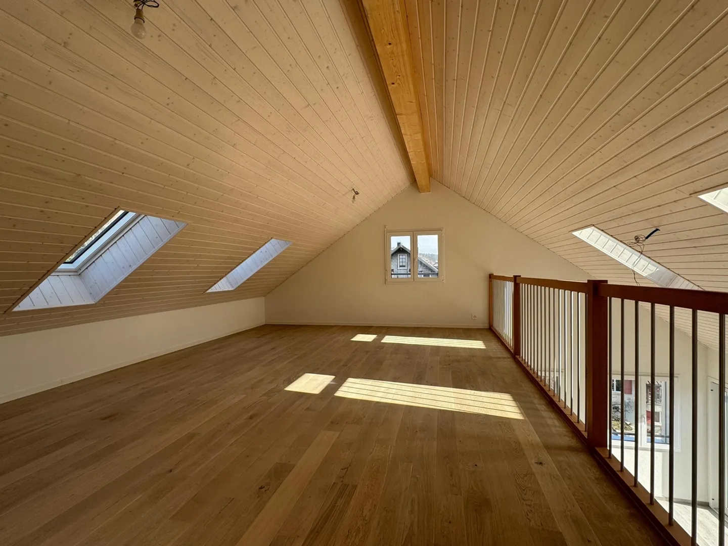 Magnificent penthouse with superb view, large mezzanine and nearby transport - Photo 7 of 13