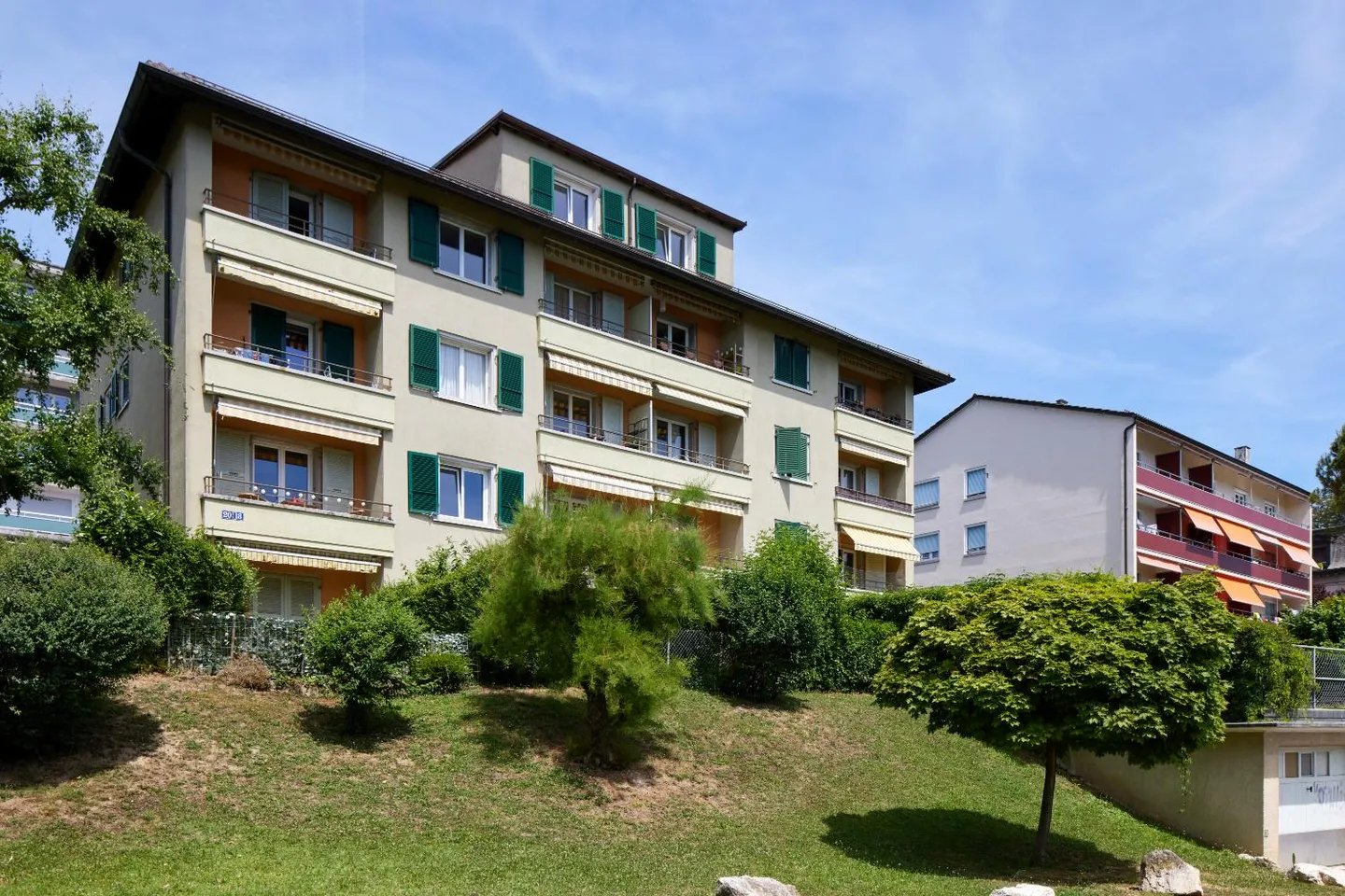 Appartement Charmant avec Vue - Photo 2 sur 5