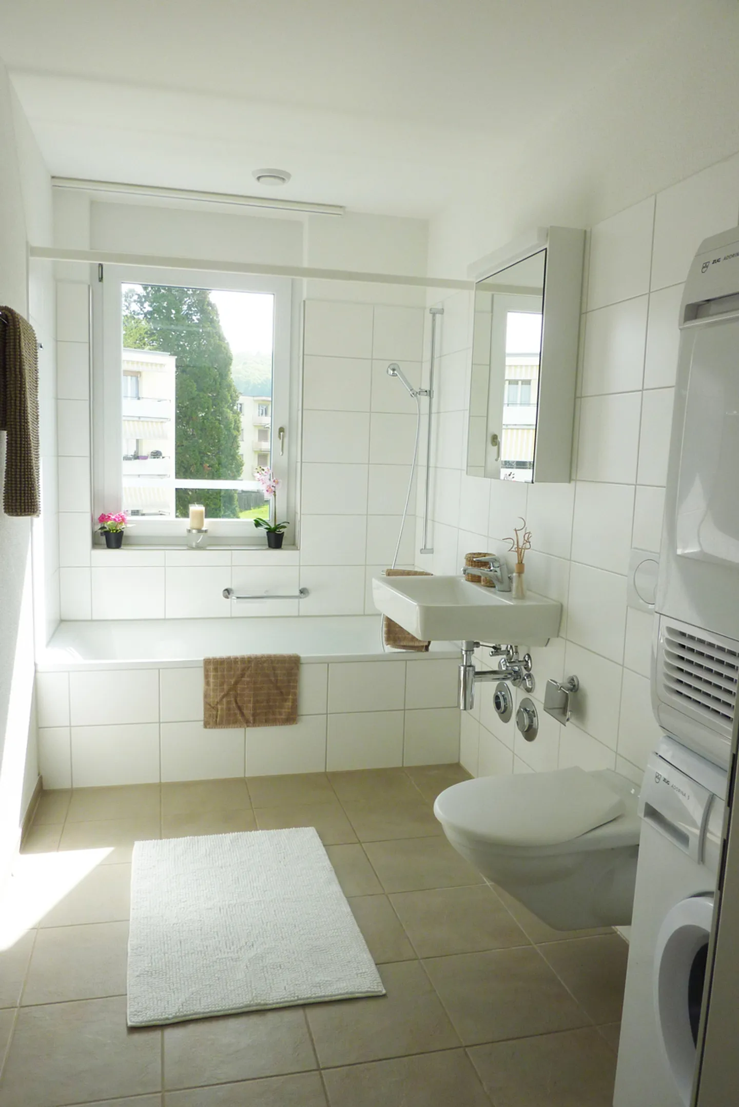 Modern Attic Apartment with Terrace - Photo 7 of 8