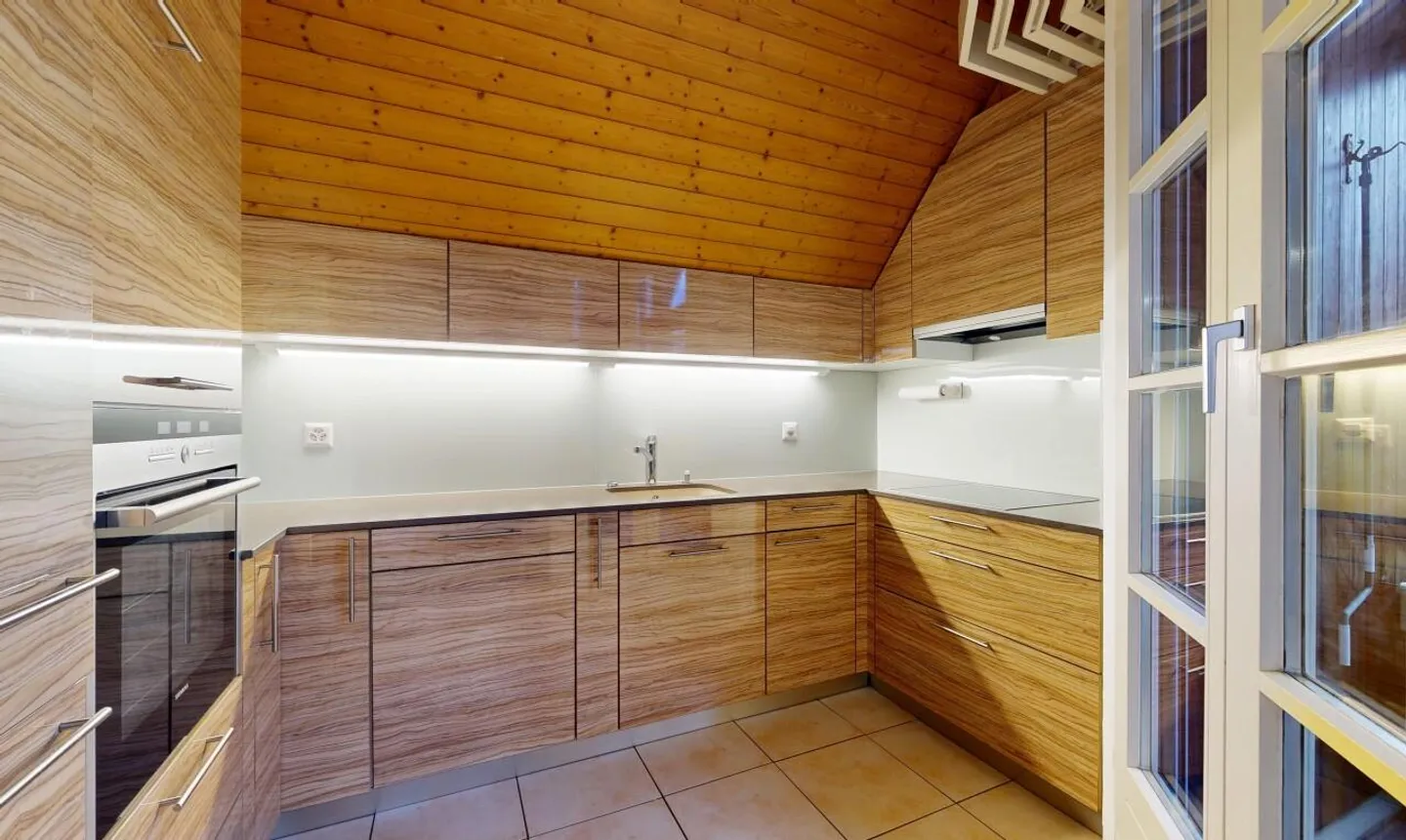 Charming 3.5-room duplex apartment with a view of greenery - Photo 2 of 12