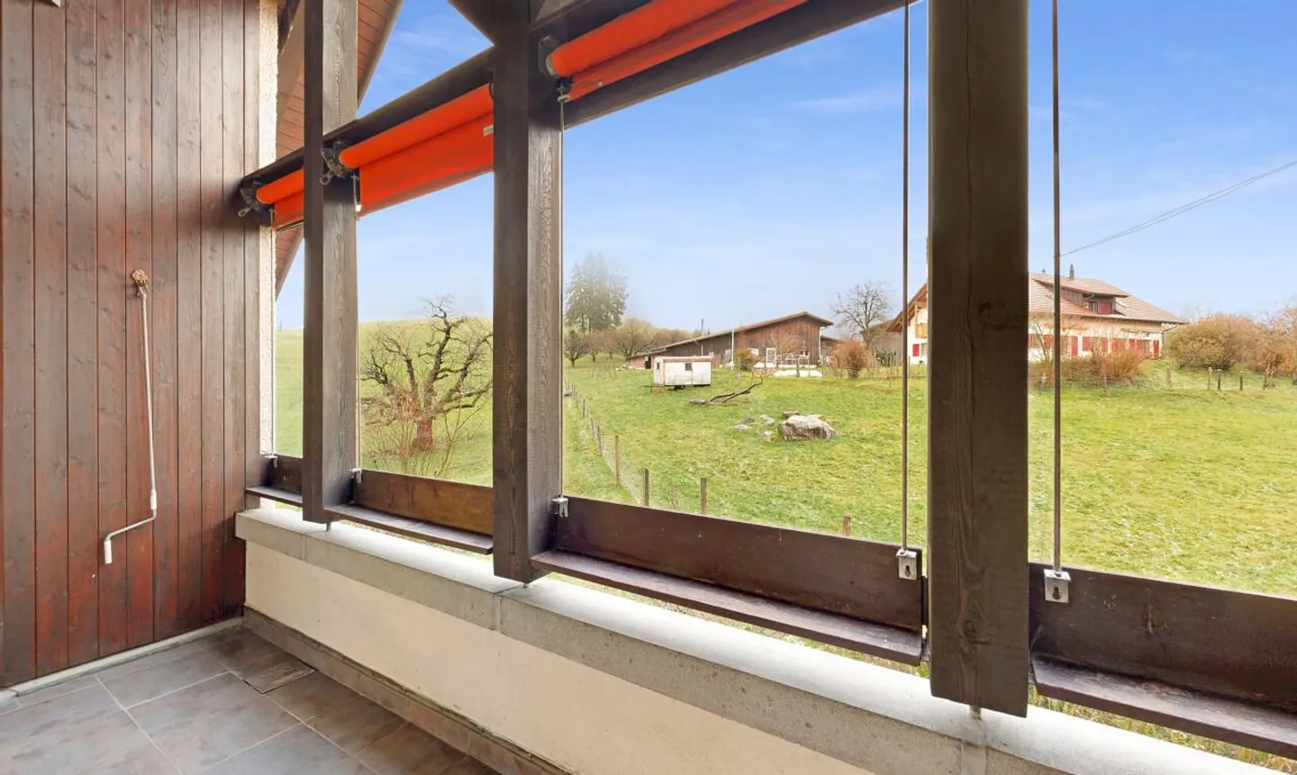 Charming 3.5-room duplex apartment with a view of greenery - Photo 4 of 12