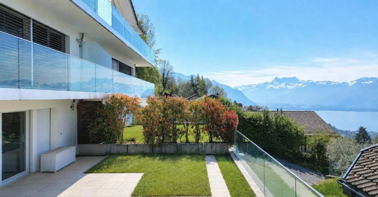 Schöne Familienvilla mit Panoramablick auf den See und die Alpen - Foto 1 von 12