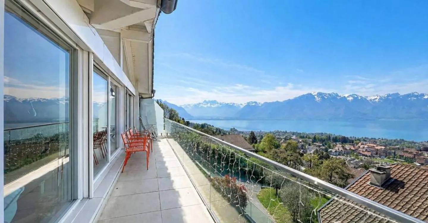 Schöne Familienvilla mit Panoramablick auf den See und die Alpen - Foto 5 von 12