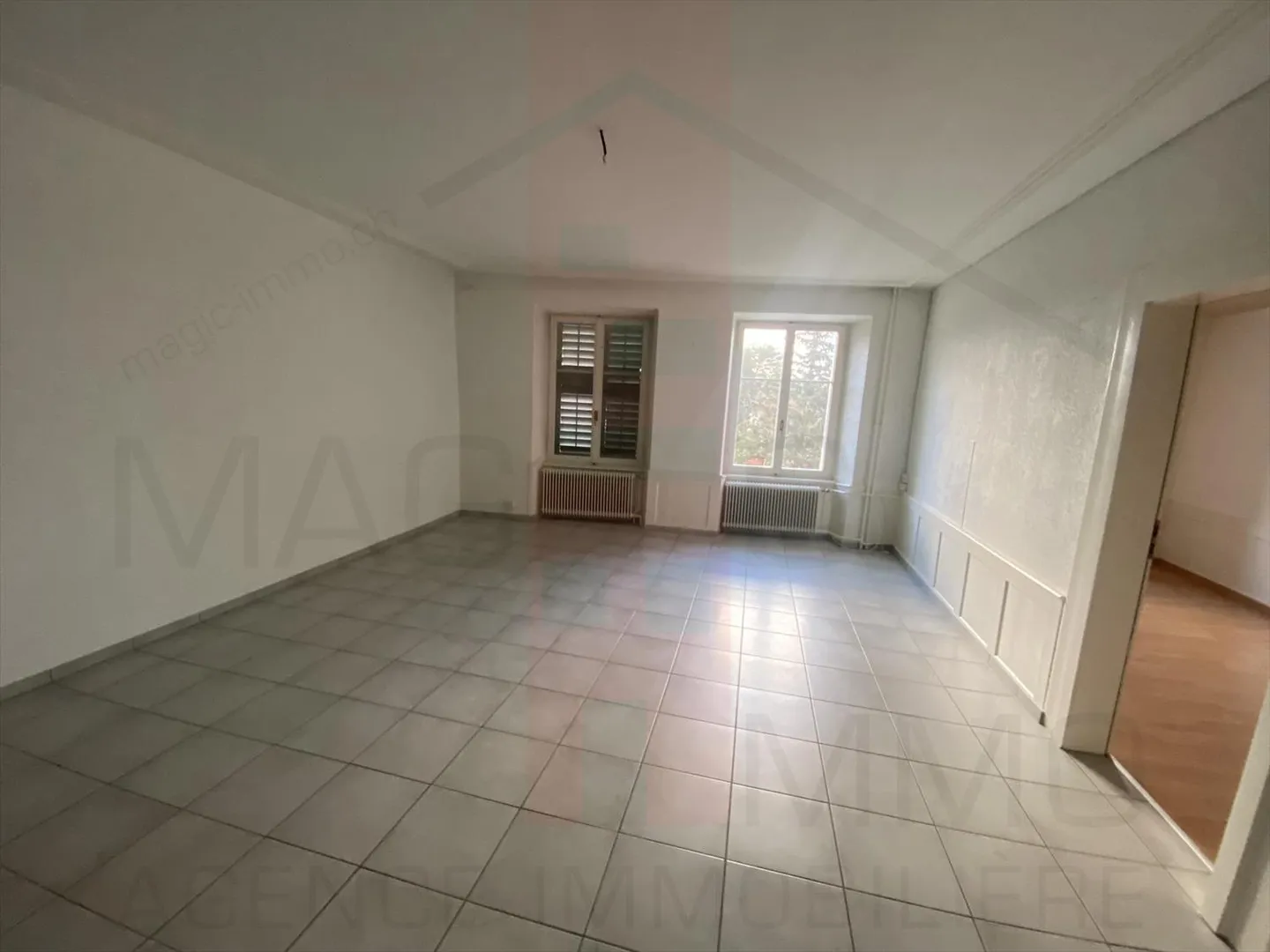 Mixed-use building for sale - Photo 10 of 12