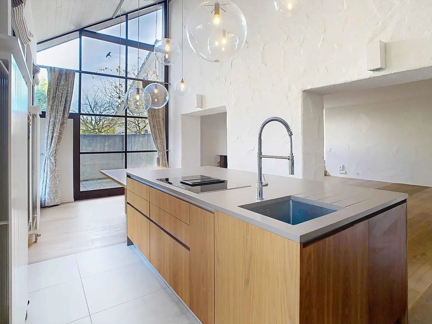 5-room apartment - Photo 1 of 11