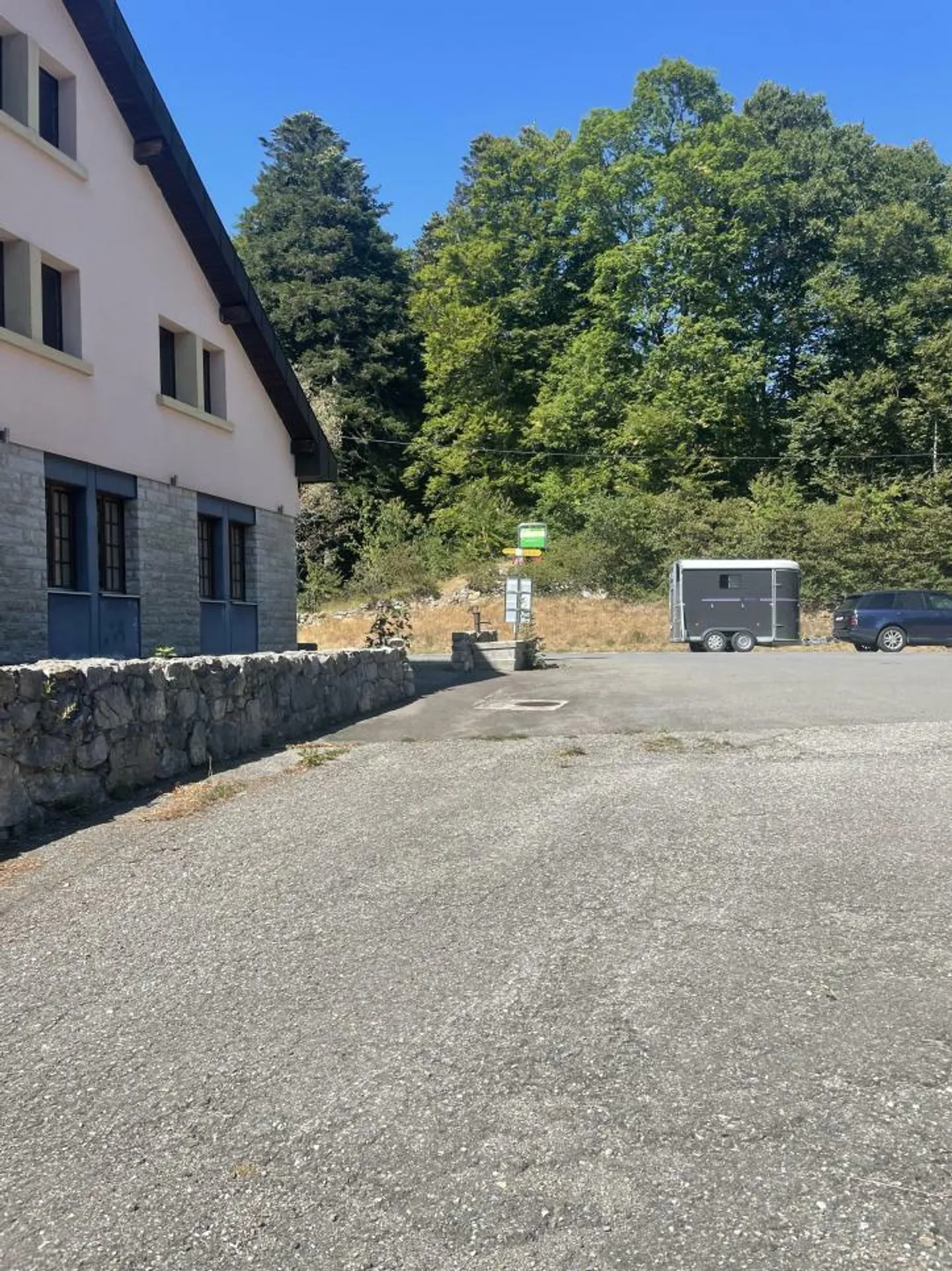 Mixed-use building for sale - Photo 6 of 11