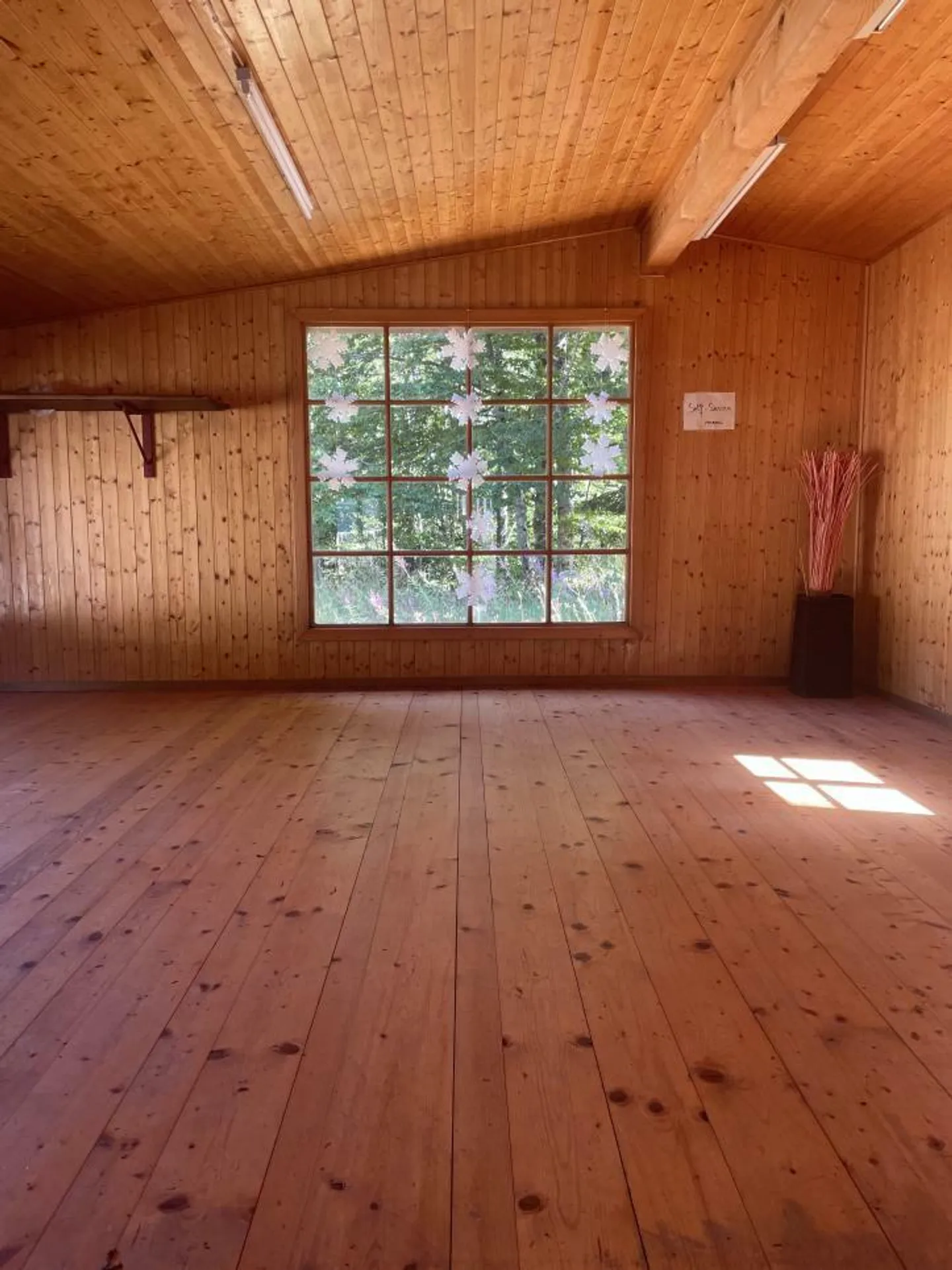 Mixed-use building for sale - Photo 7 of 11