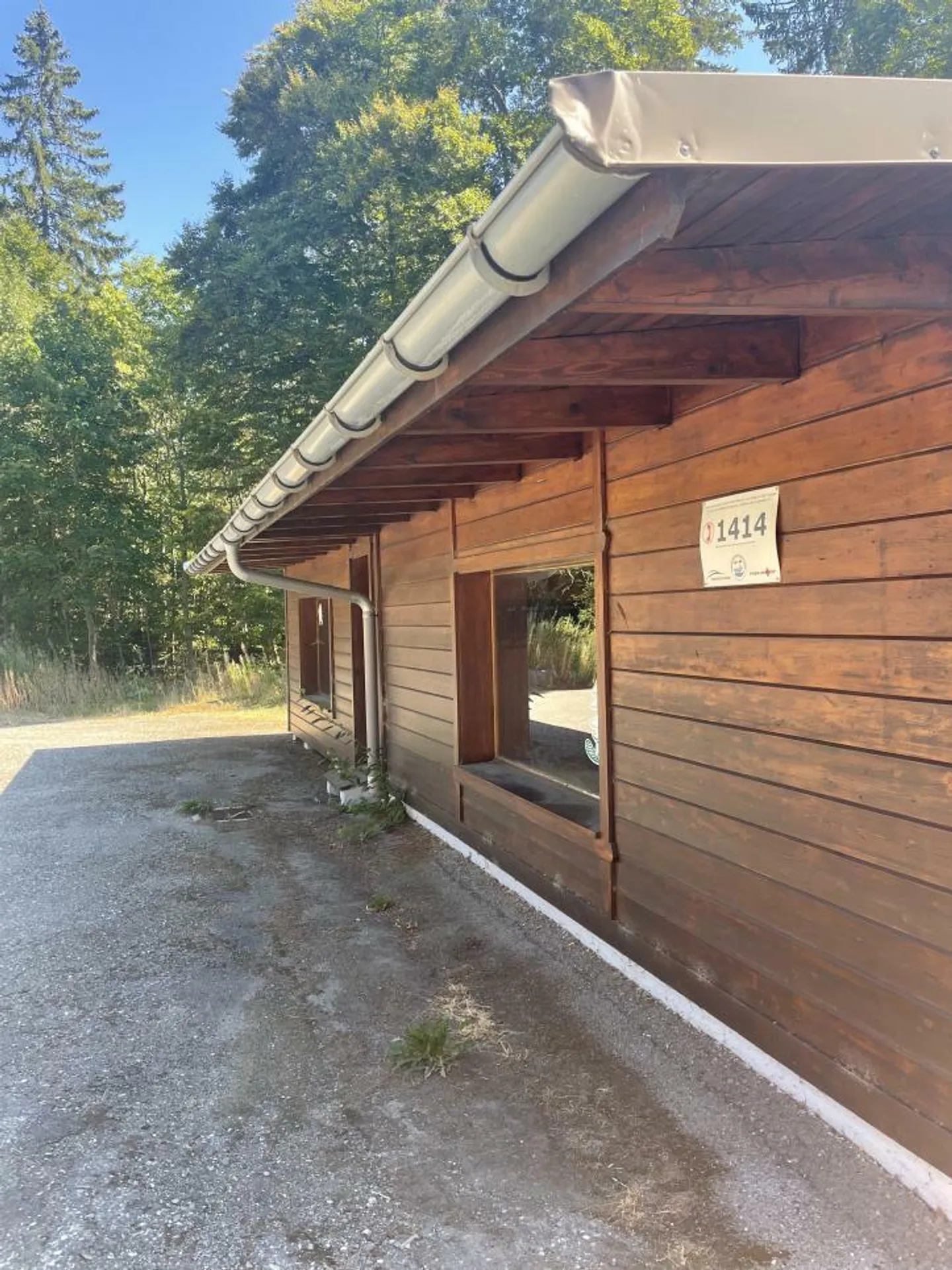 Mixed-use building for sale - Photo 8 of 11